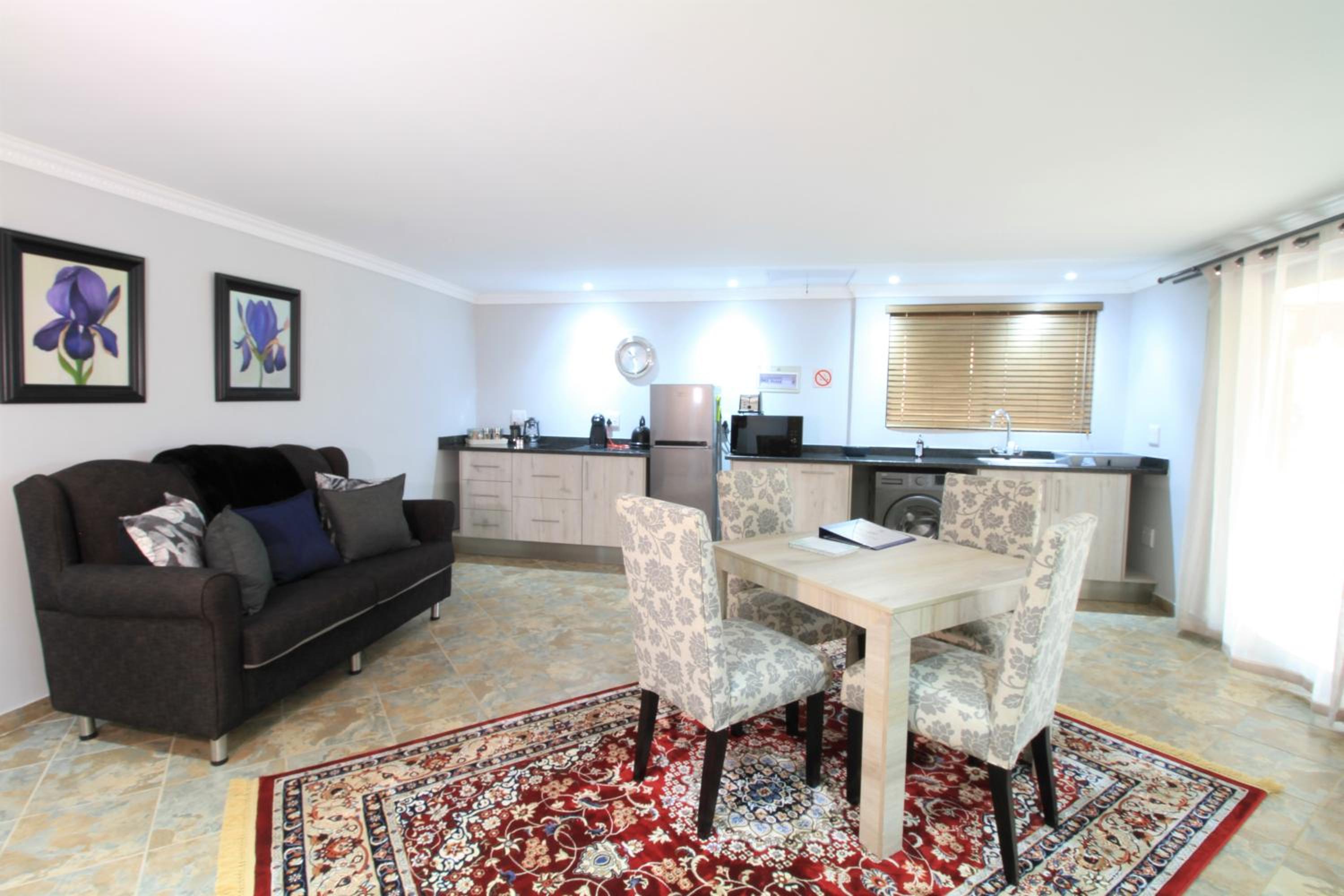 Basic Apartment - Photo 5