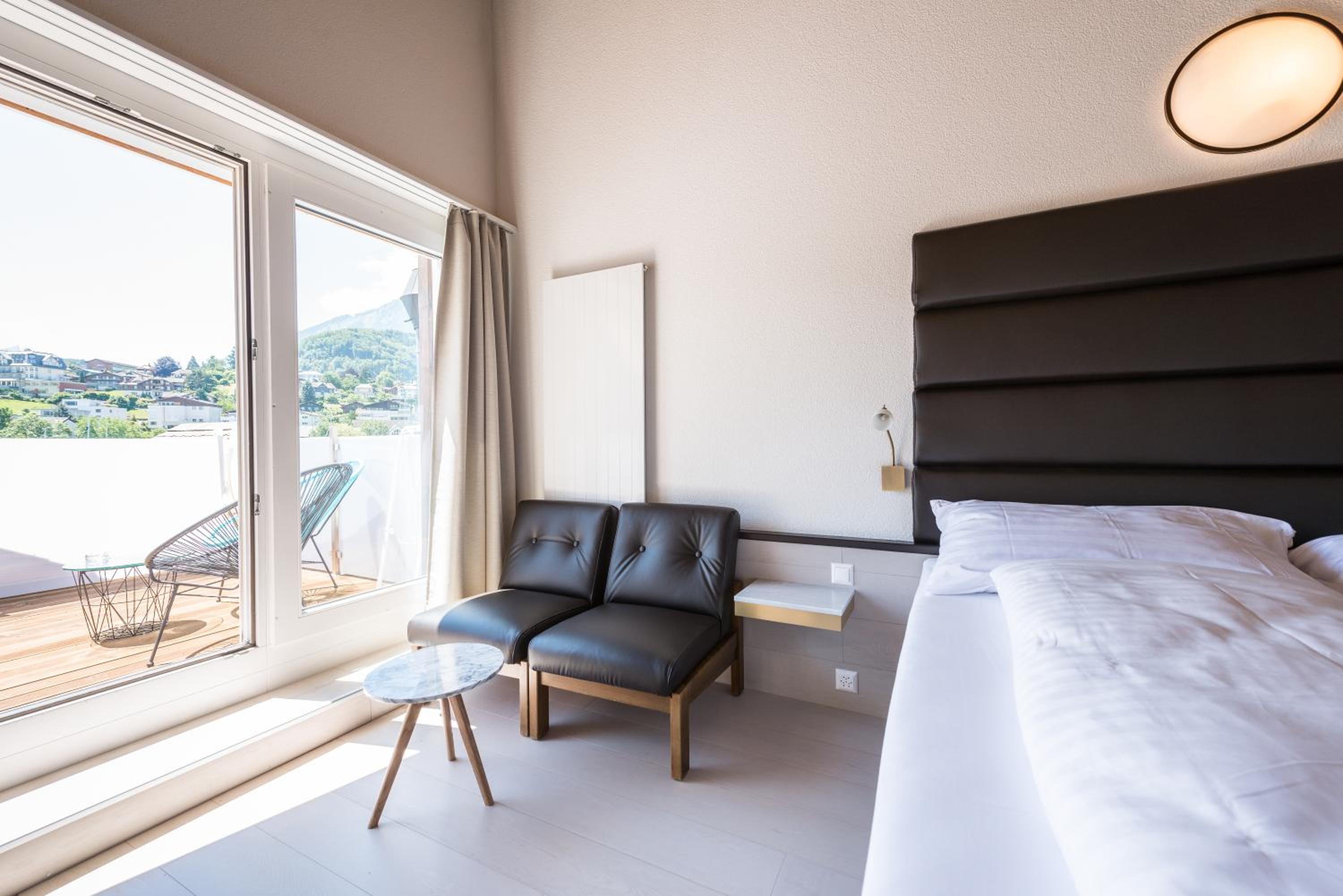 Double Room with Balcony - Photo 6