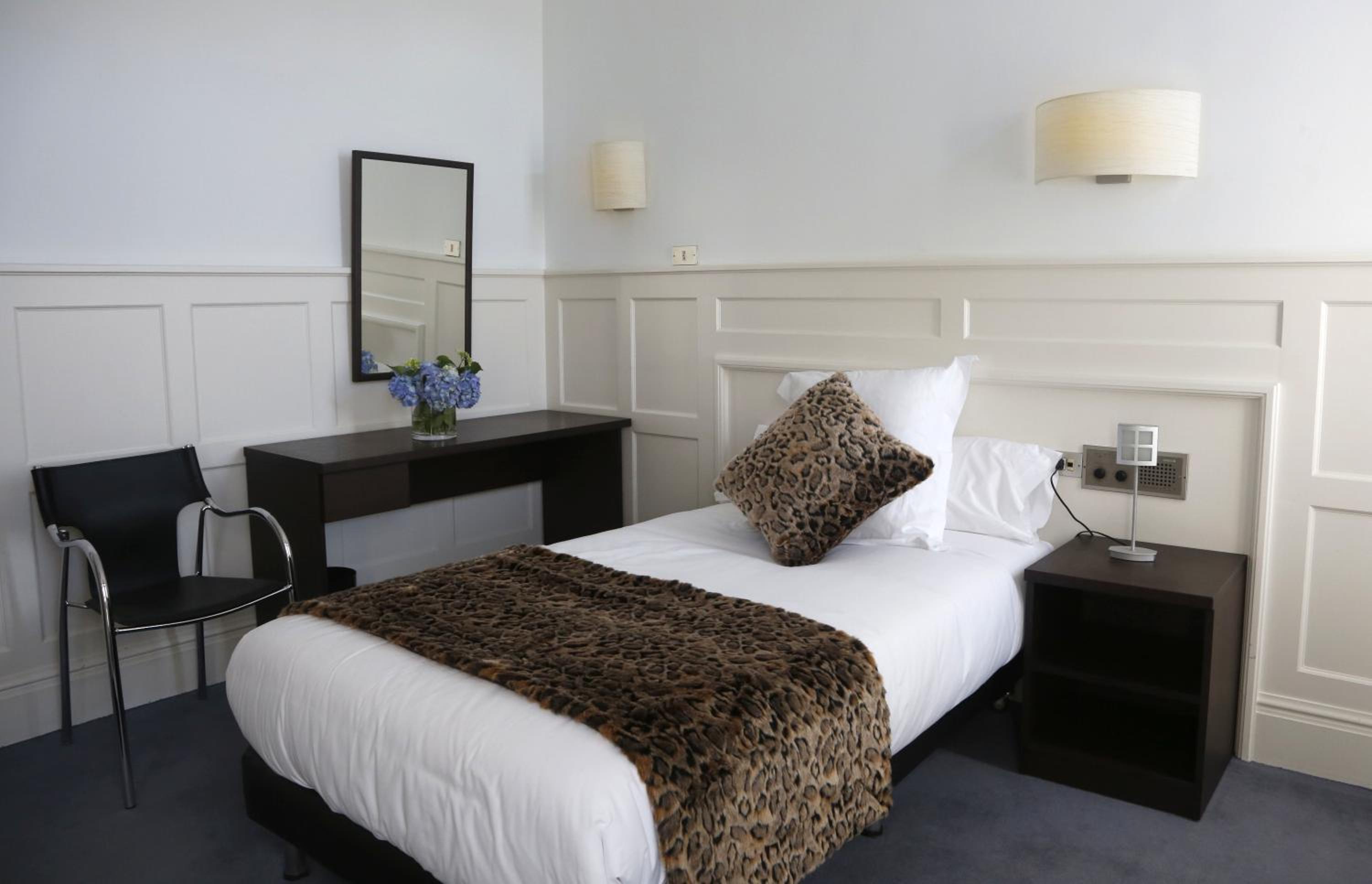 Single Room photo 2