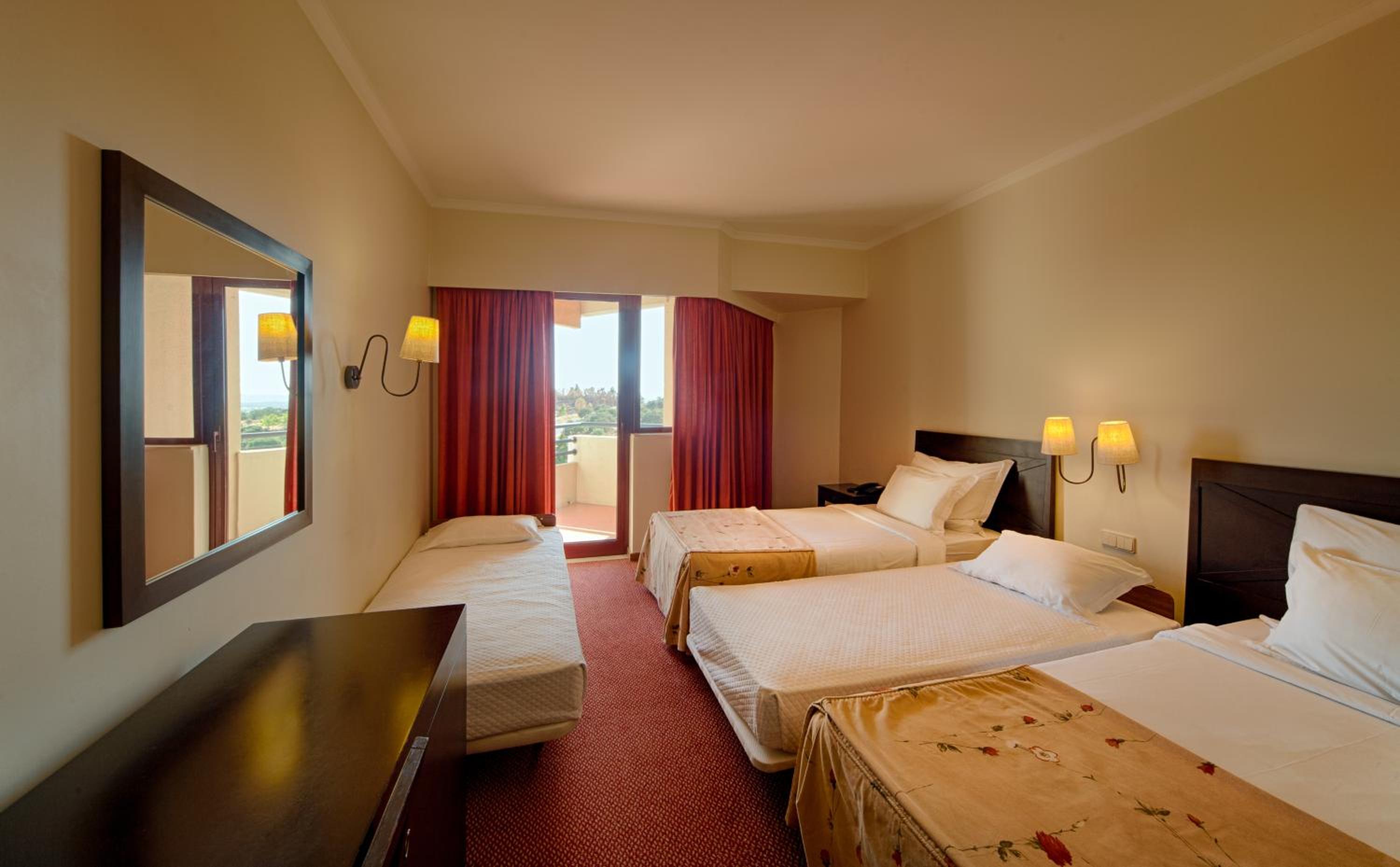 Double Or Twin Room With 2 Extra Beds (2 Adults And 2 Children)