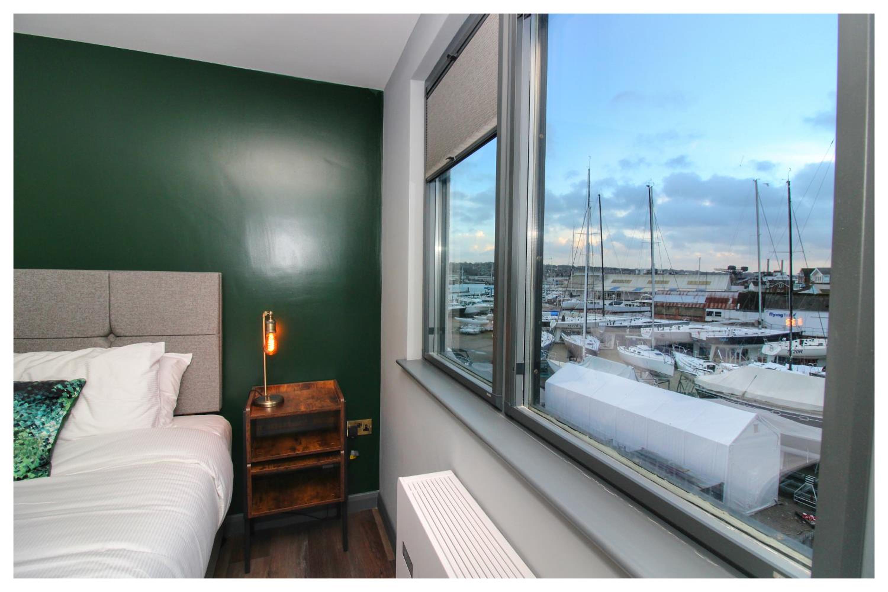 Deluxe Queen Room - Photo 2