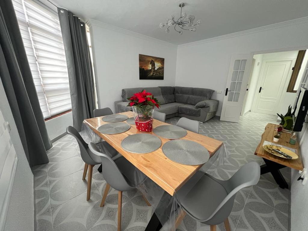 Three-Bedroom Apartment photo 2