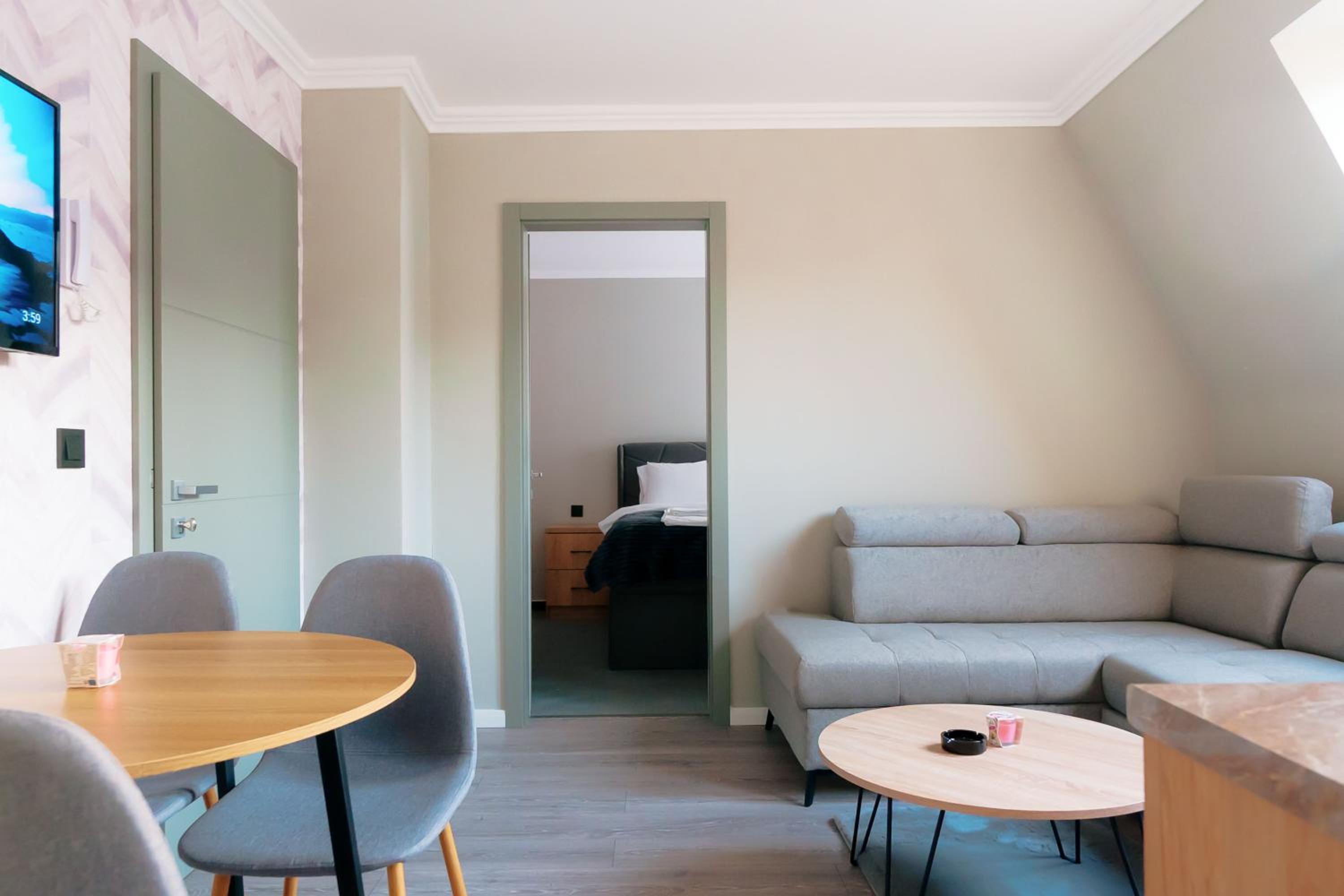 Deluxe Double Room with Balcony photo 3