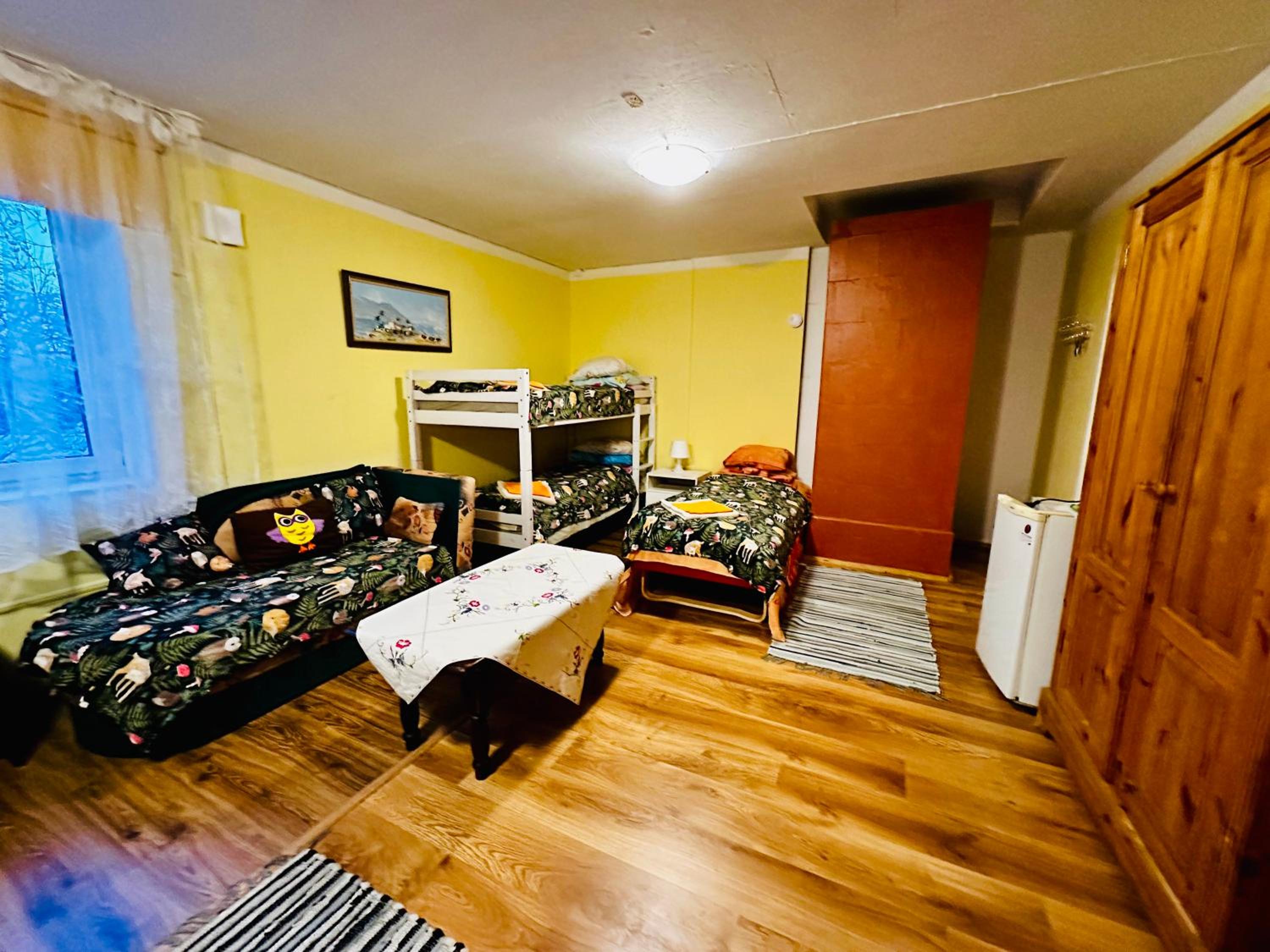 Apartment With Shared Bathroom photo 3