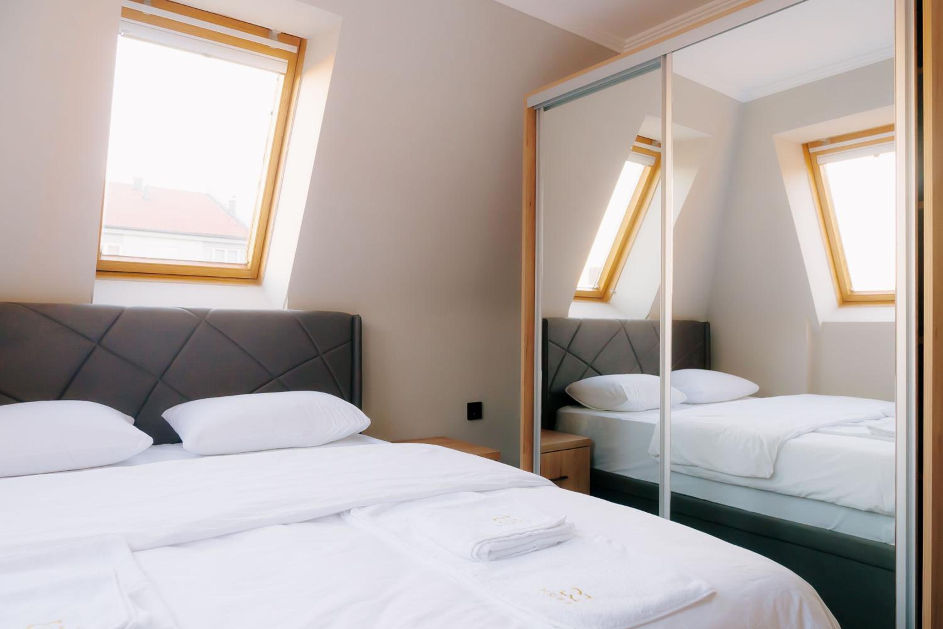 Deluxe Double Room (2 Adults + 1 Child) photo 2