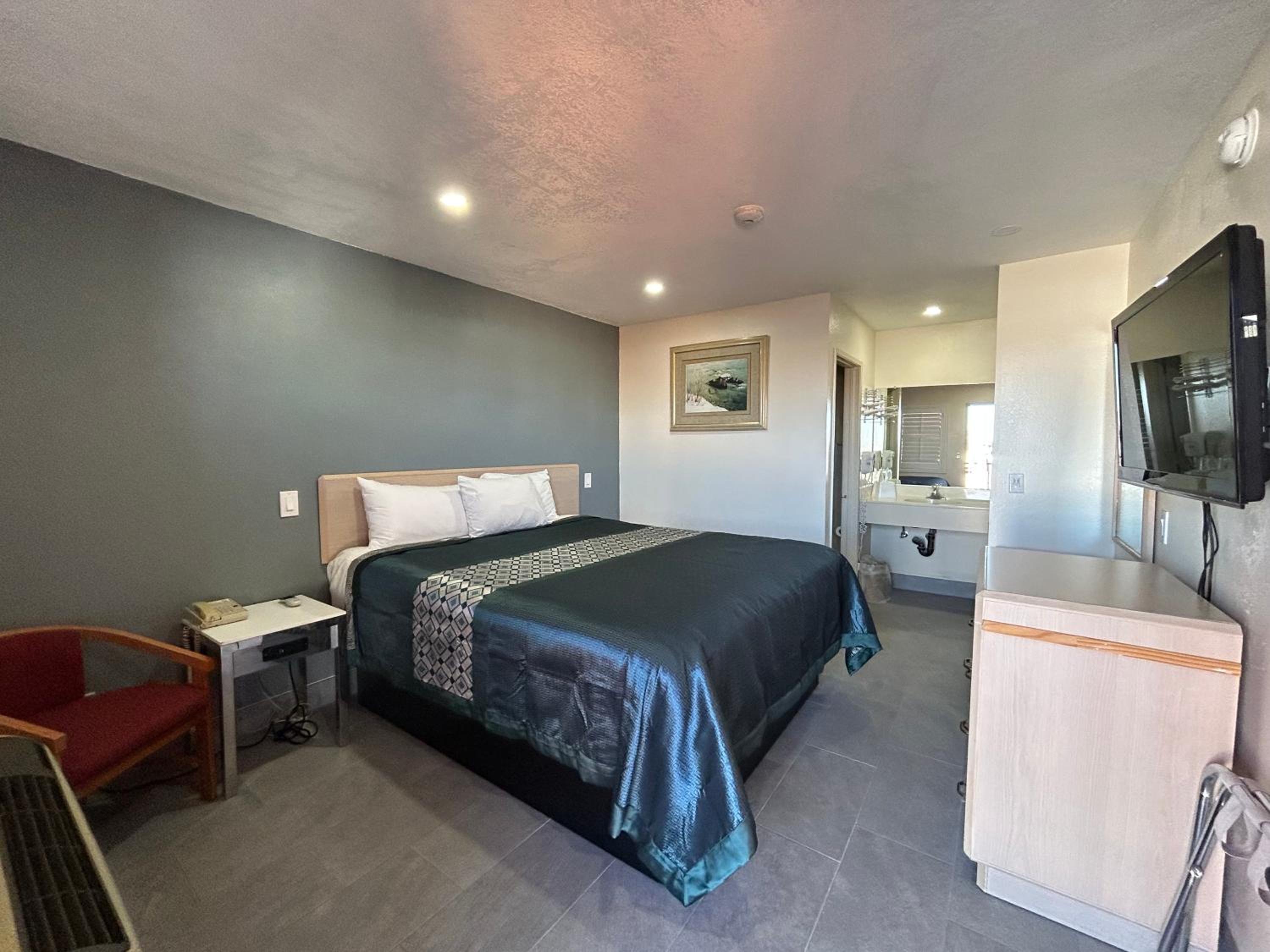 Standard King Room - Non-Smoking  photo 1