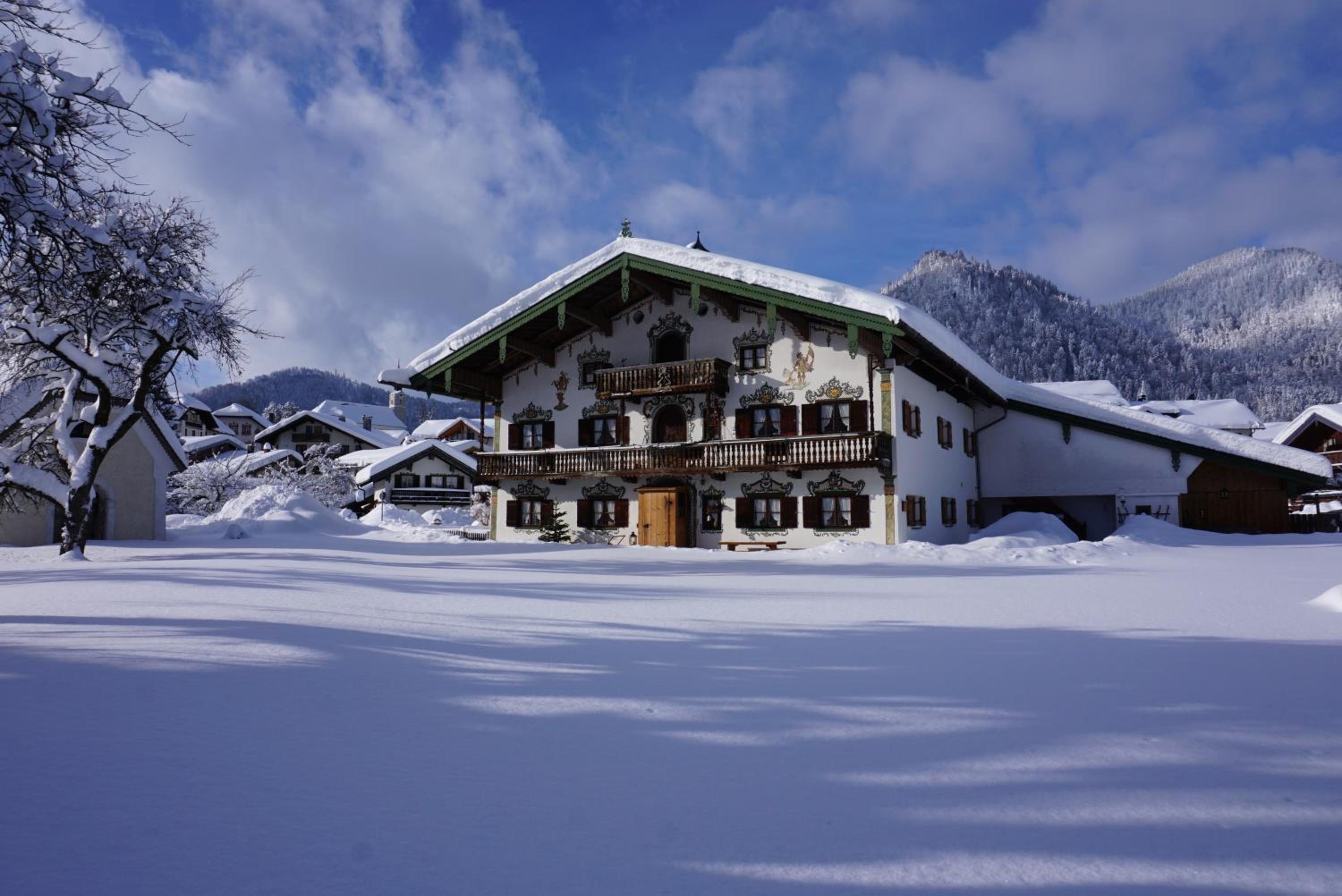 Apartment with Mountain View photo 3