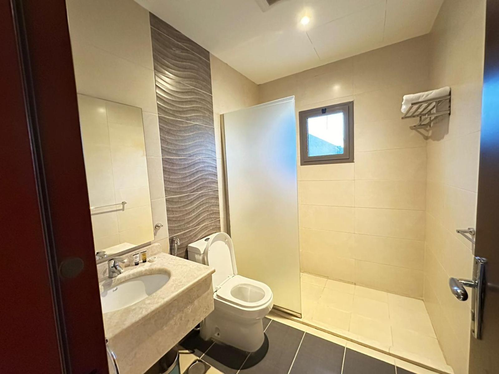 Executive Suite - Photo 3
