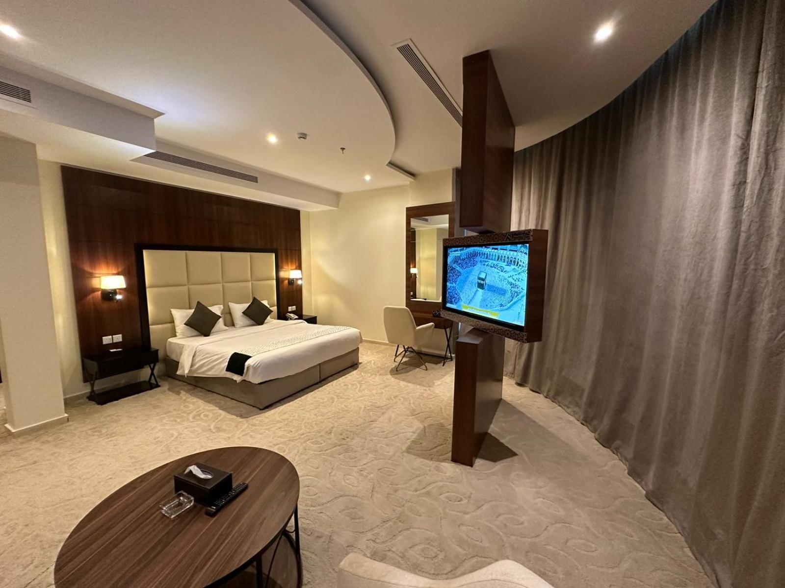 Executive Suite - Photo 7