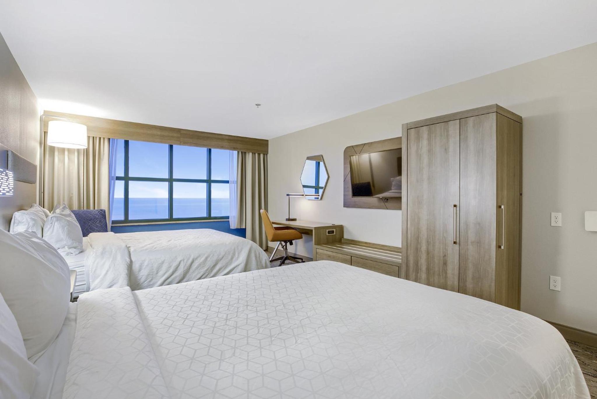 Standard Queen Room with Two Queen Beds and Ocean View - Photo 5