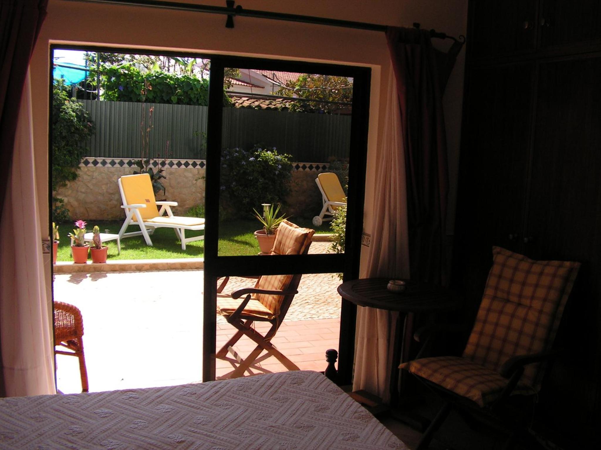 Twin Room with Private Bathroom - Photo 3