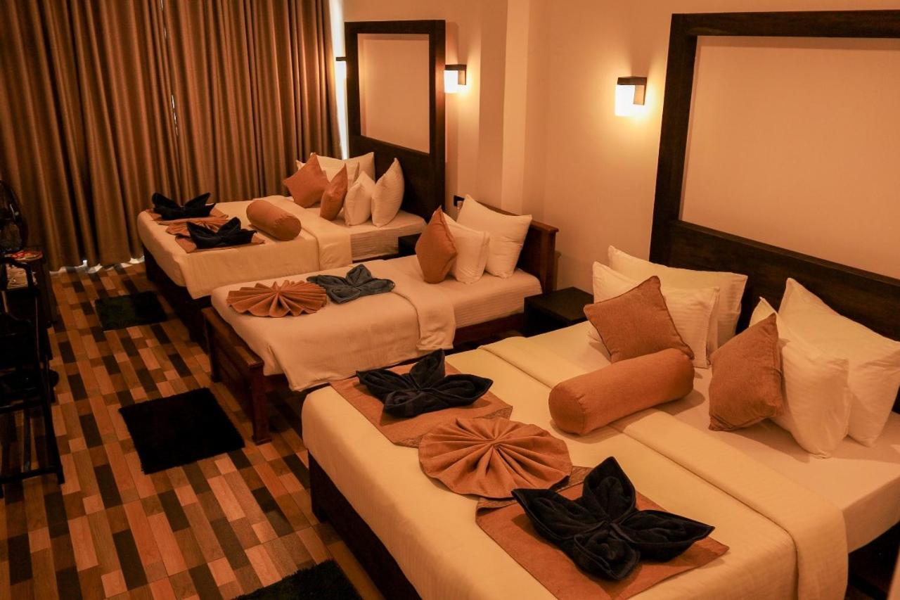 Superior Family Room photo 1