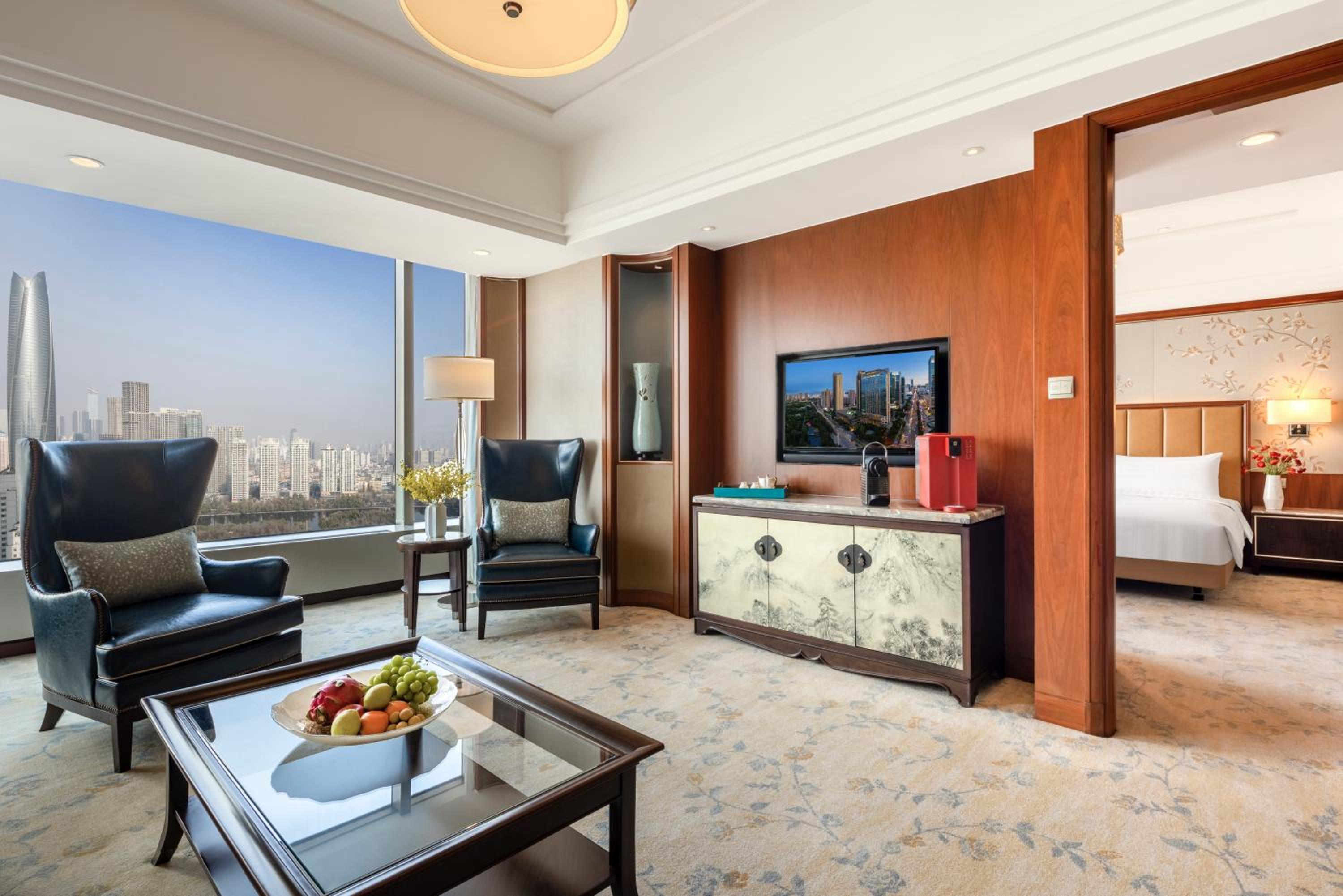 Executive King Suite with City View with Lounge Access