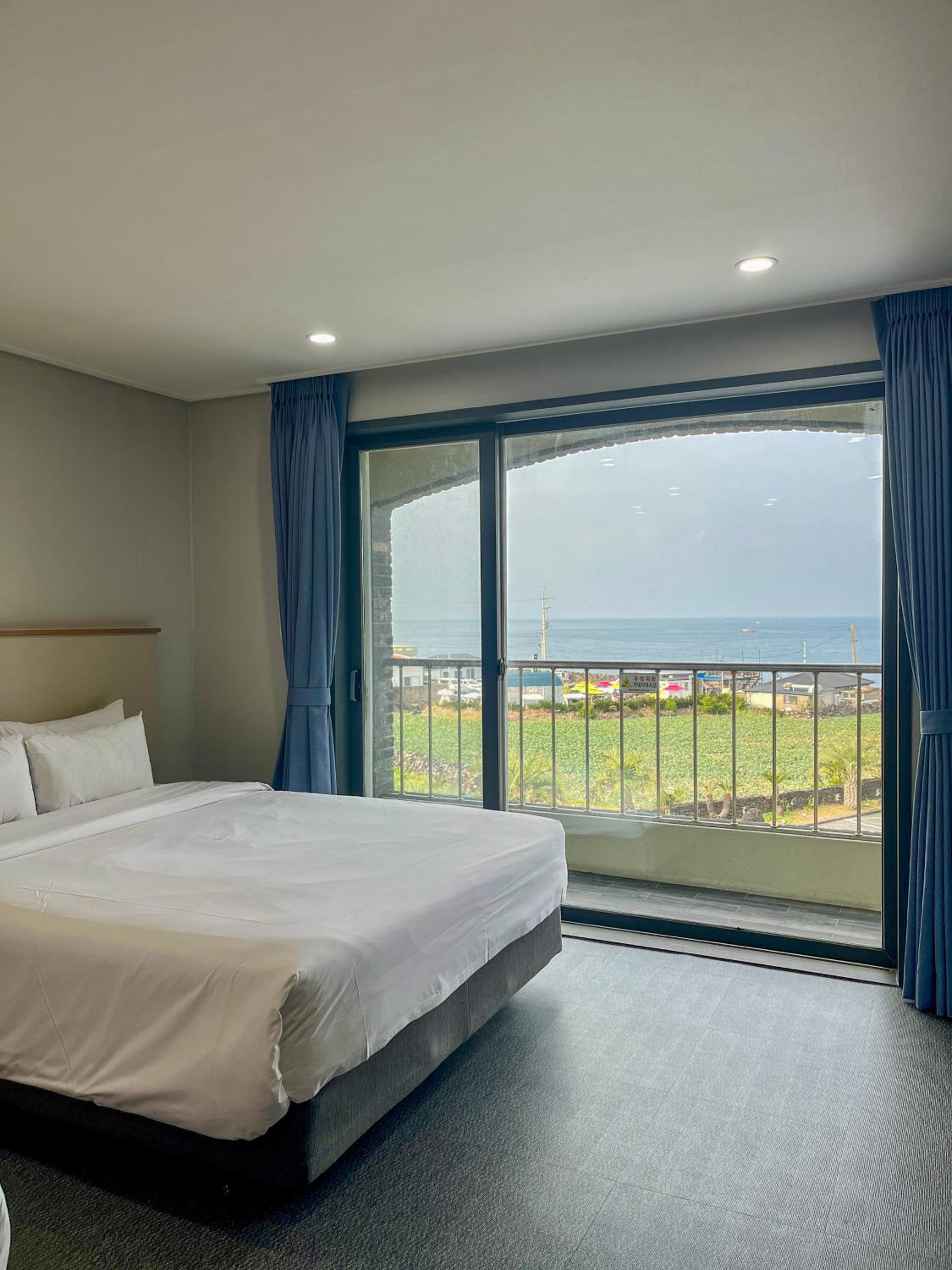 Stay Building - Deluxe Partial Ocean View Room with Kitchenette photo 1