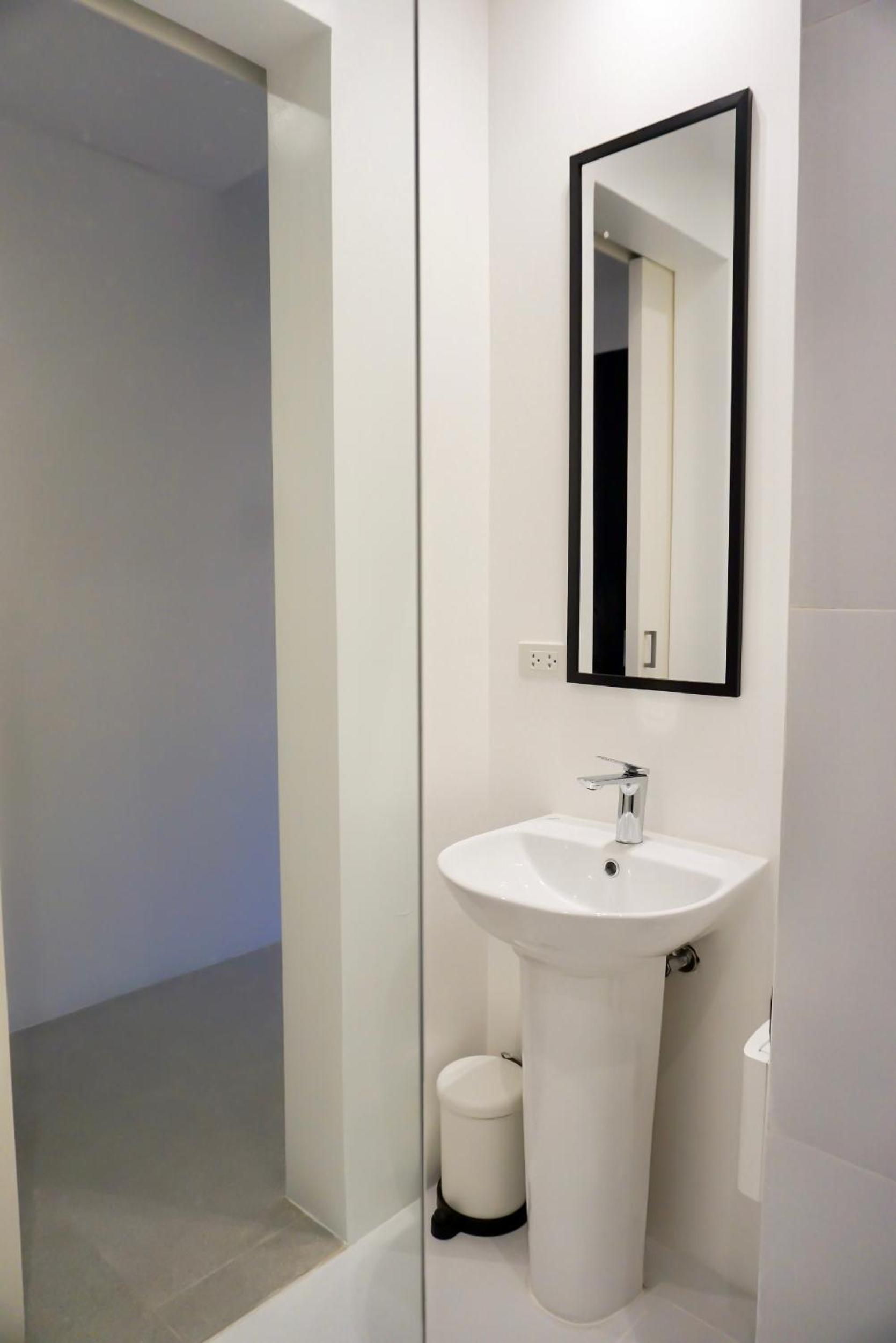 Standard Double Room - Photo 11