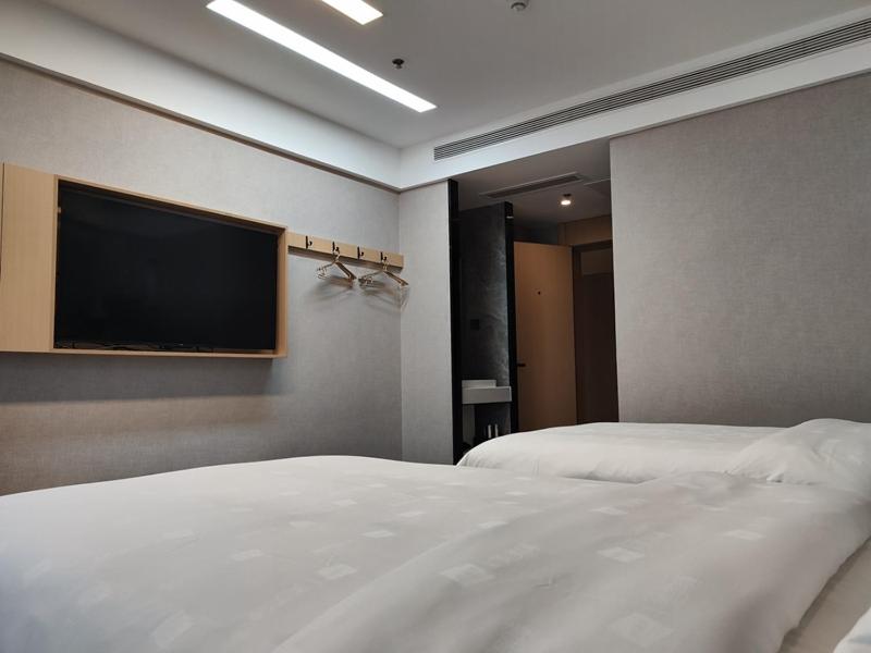 Business Twin Room - Photo 1