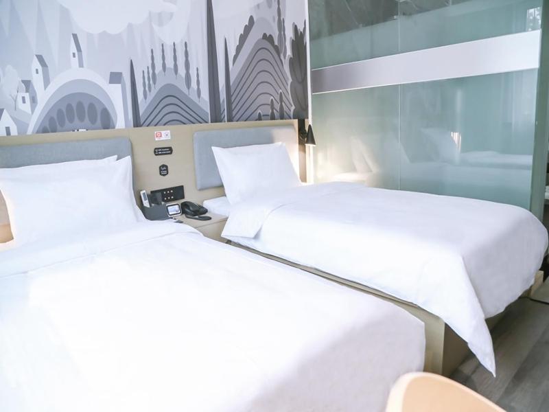 Deluxe Twin Room With Mahjong photo 3