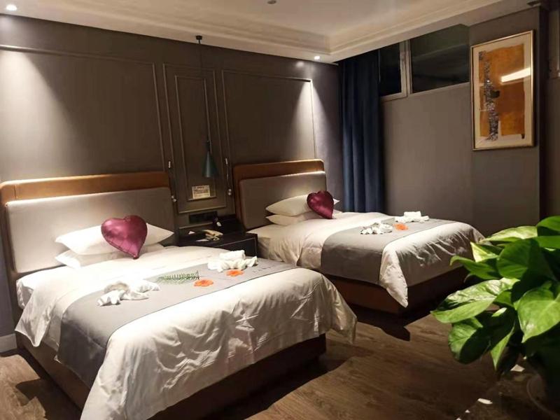 Lanyi Twin Room photo 2