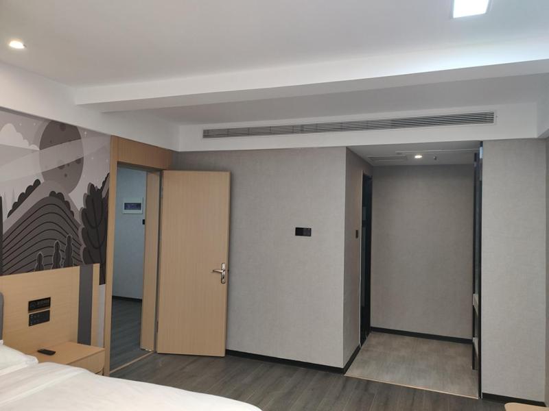 Family Room - Photo 2