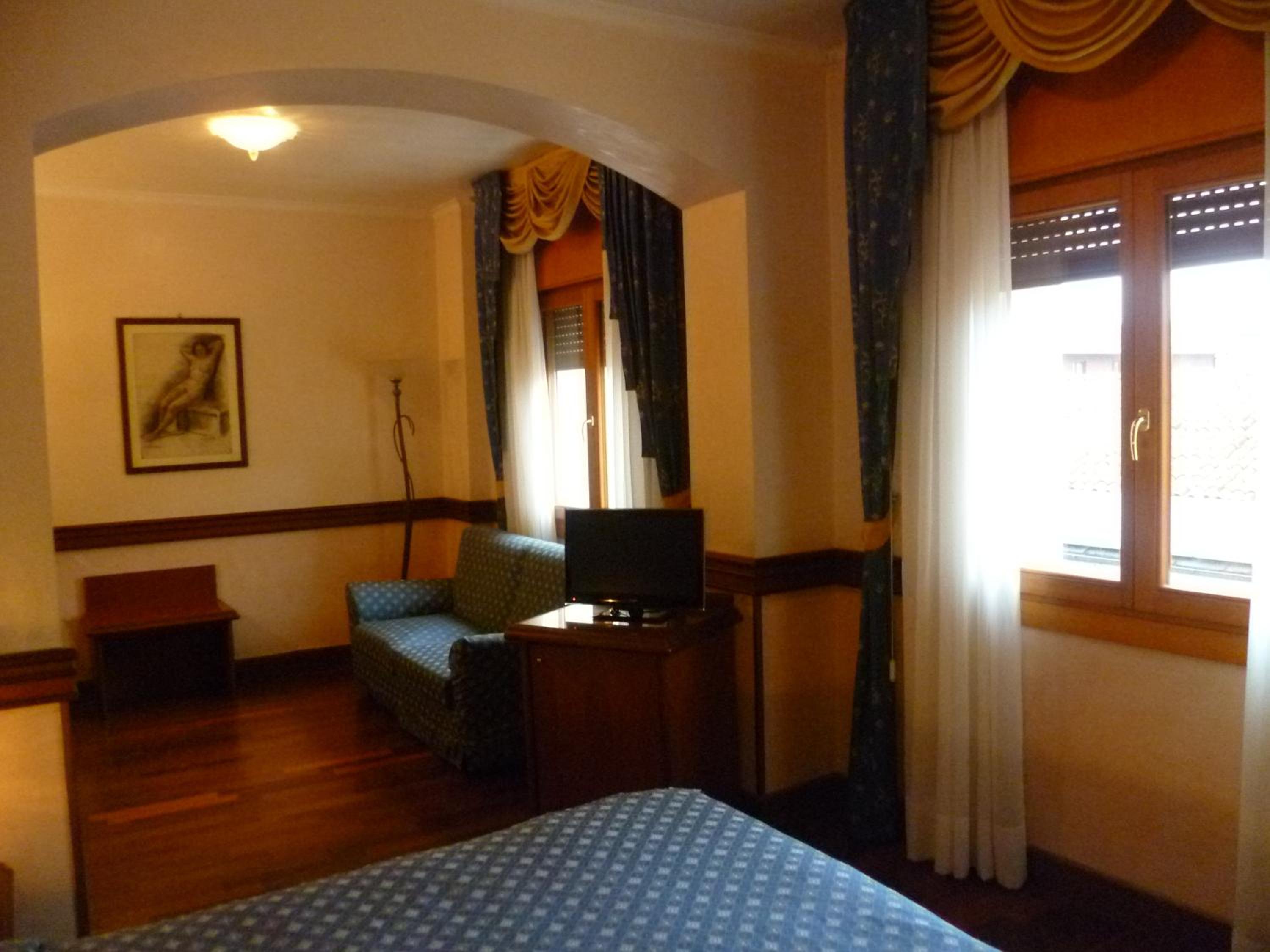 Suite - Photo 15