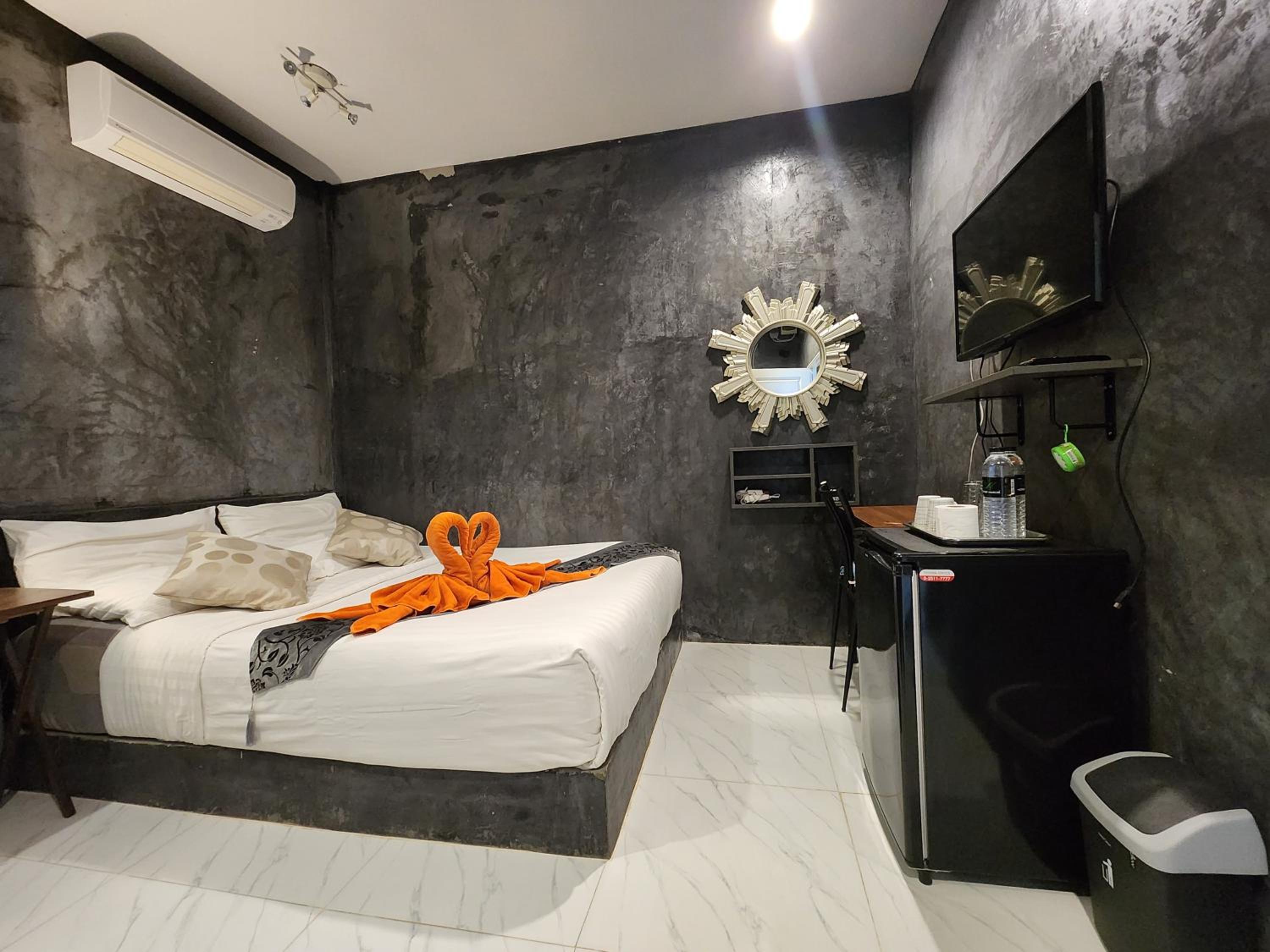 Deluxe Room with Garden View - Photo 3