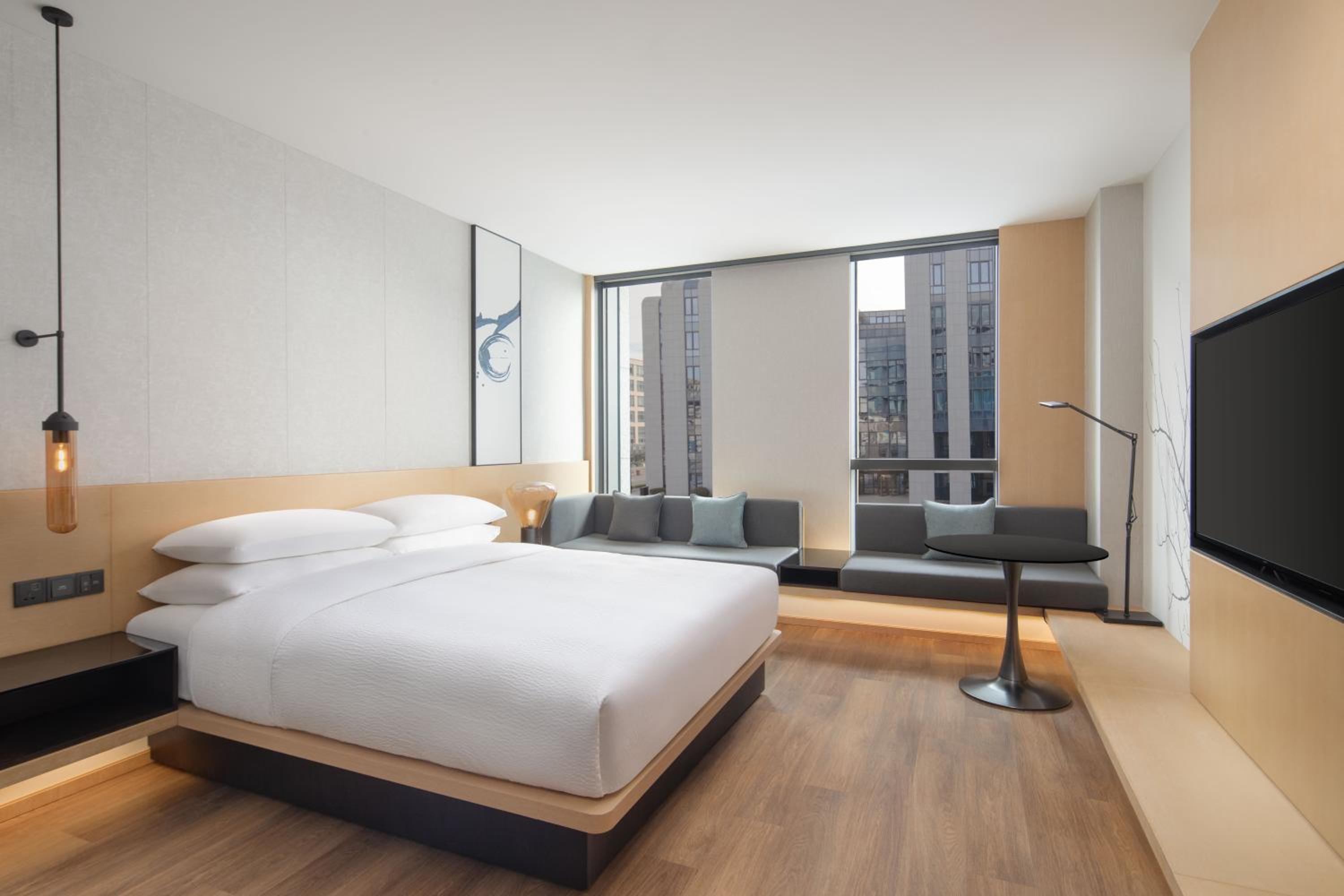 Standard King Room with City View