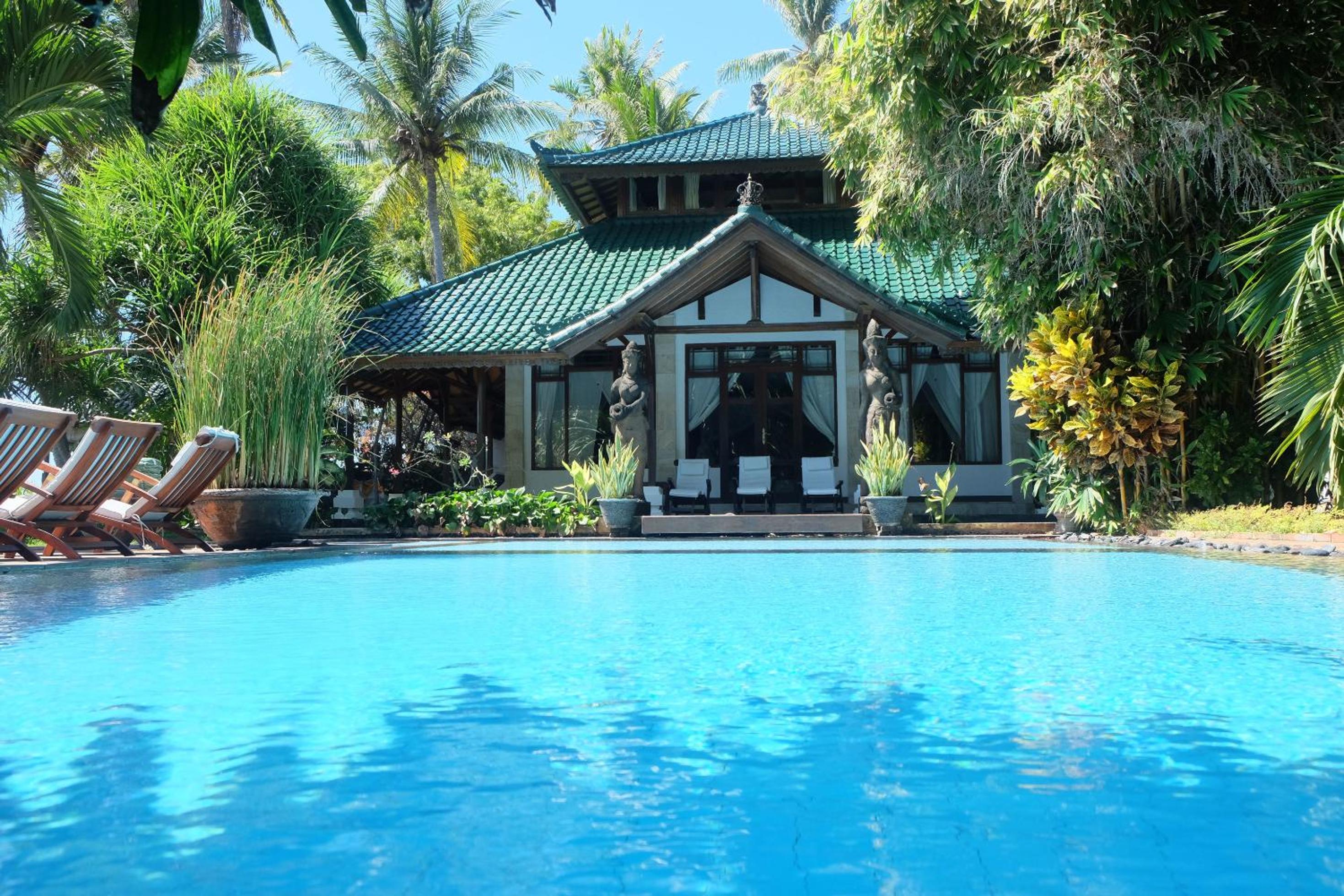 Two-Bedroom Suite with Pool View photo 2