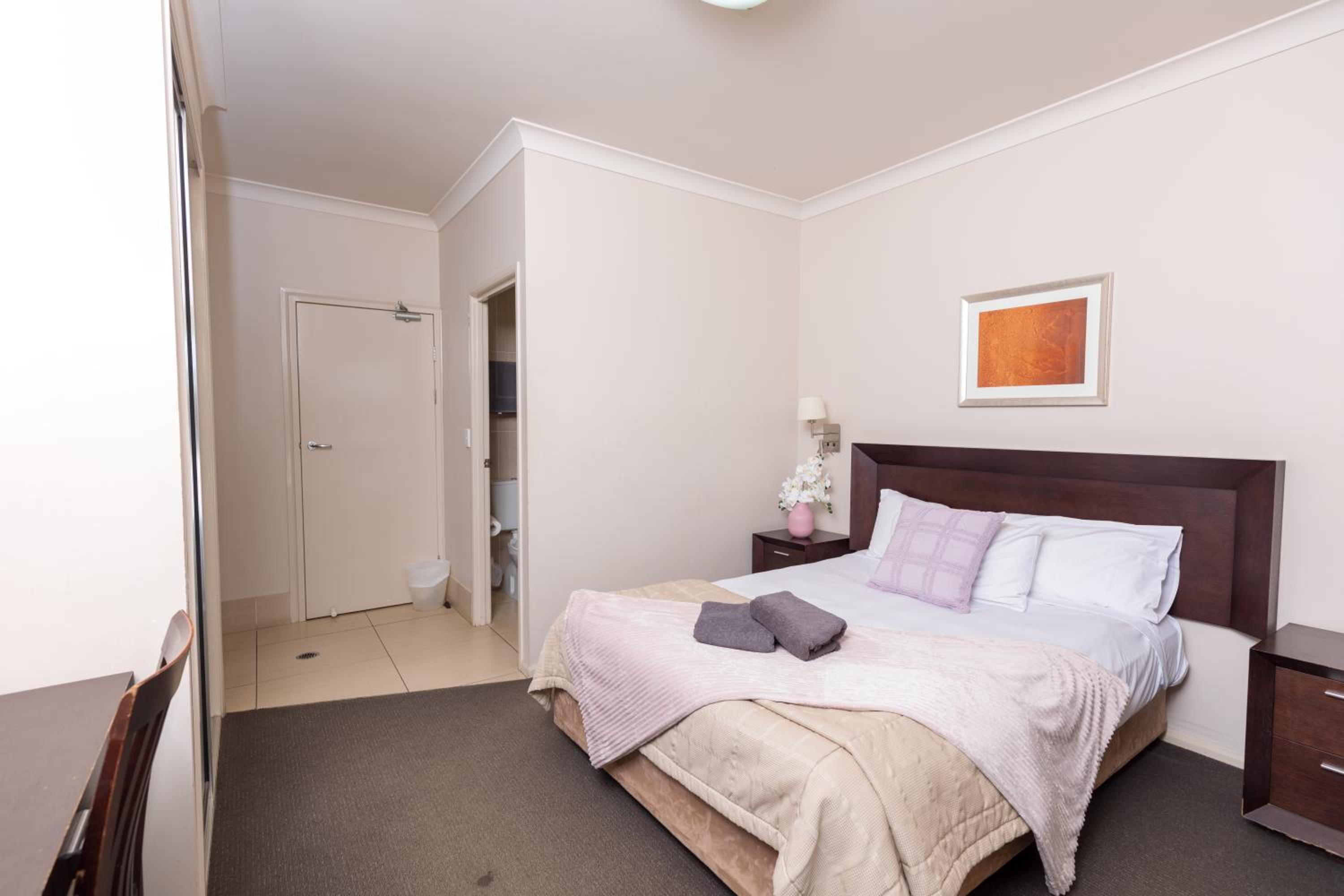 Cozy Queen Room
