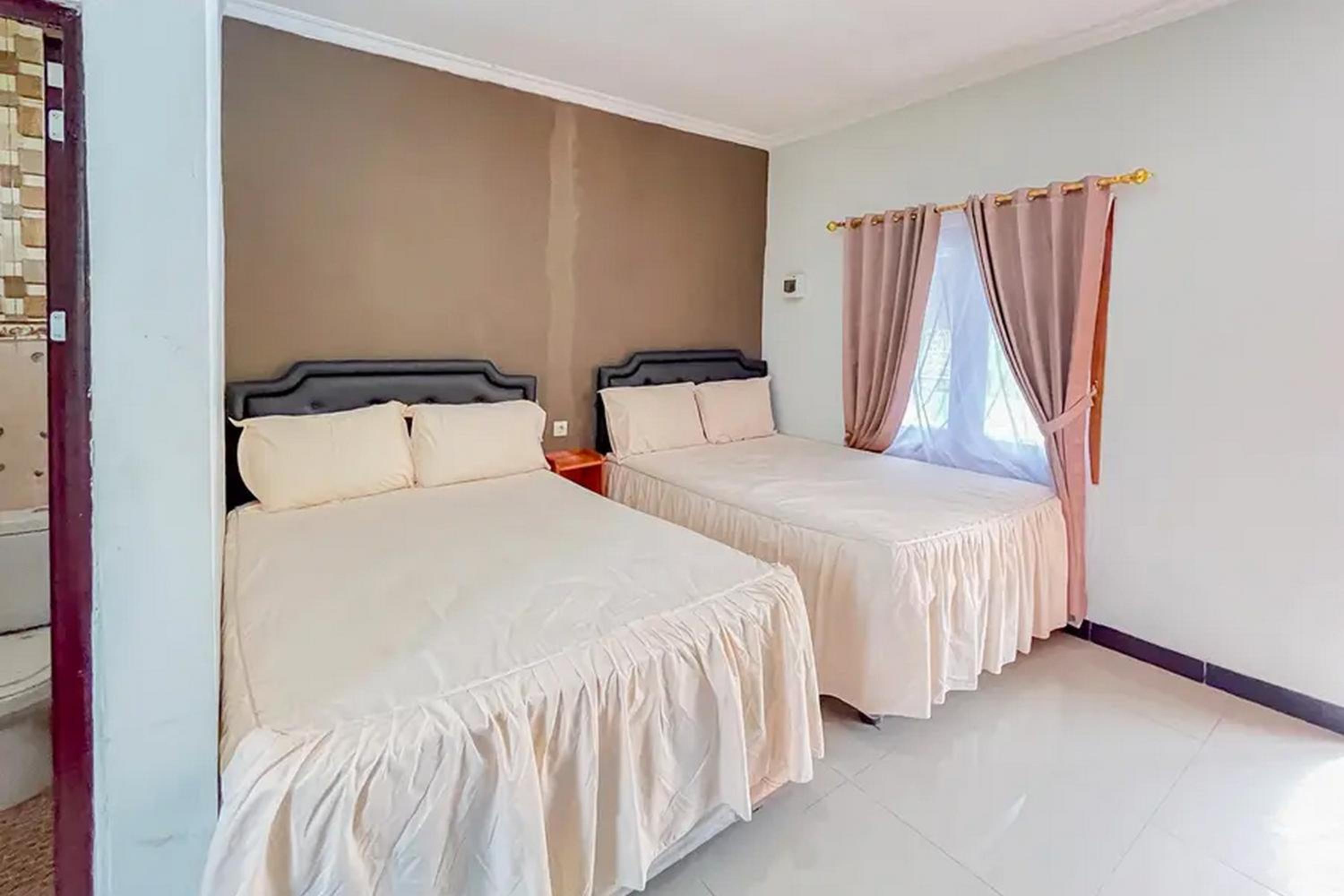 Standard Double Room - Photo 10