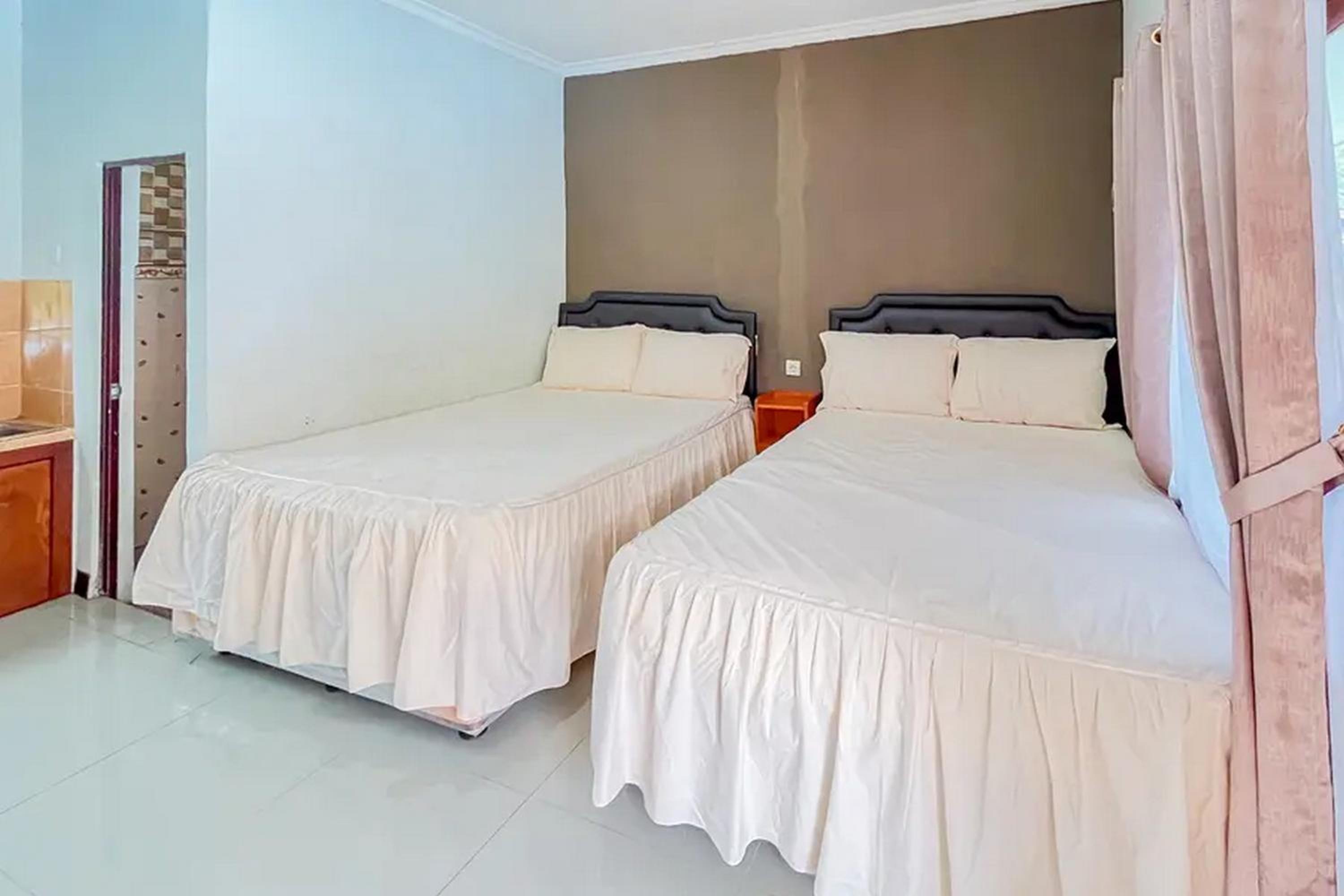 Standard Double Room - Photo 9