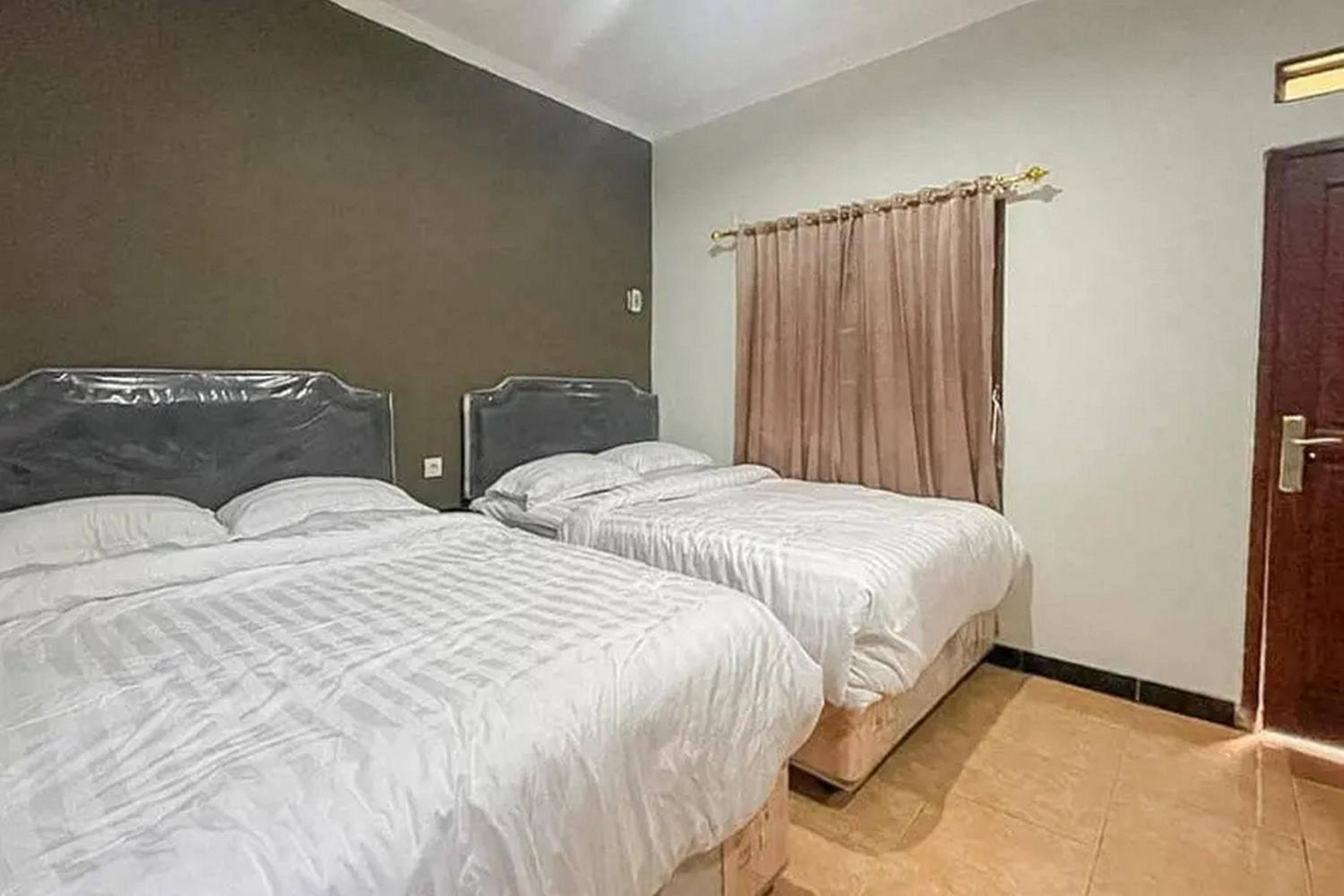 Standard Double Room - Photo 8