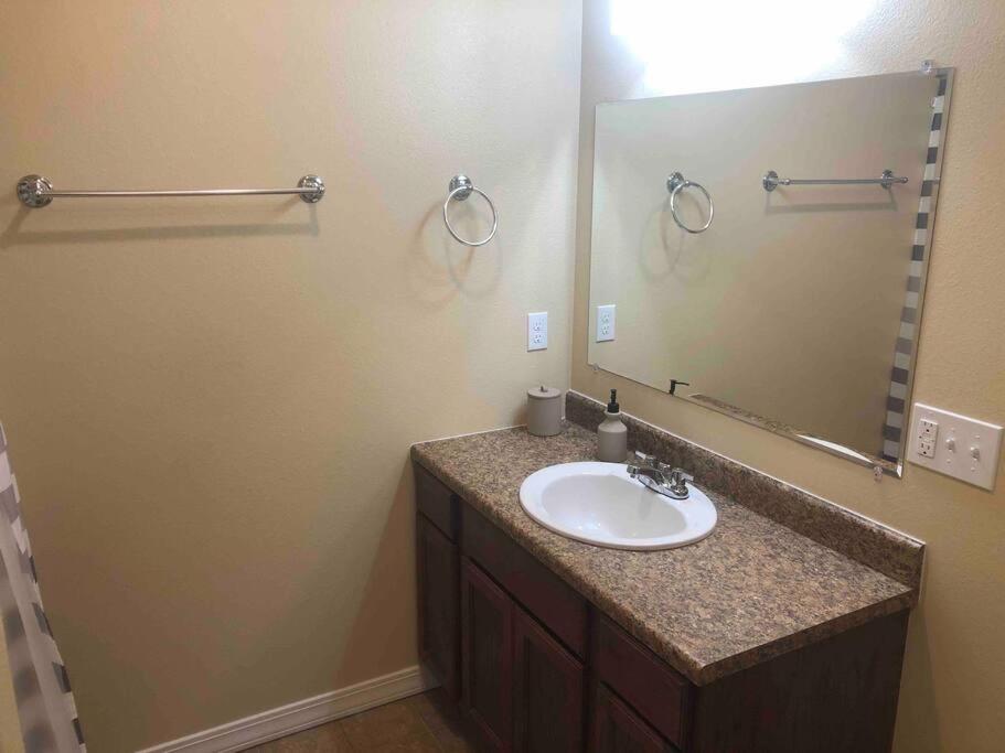 Three-Bedroom House photo 3