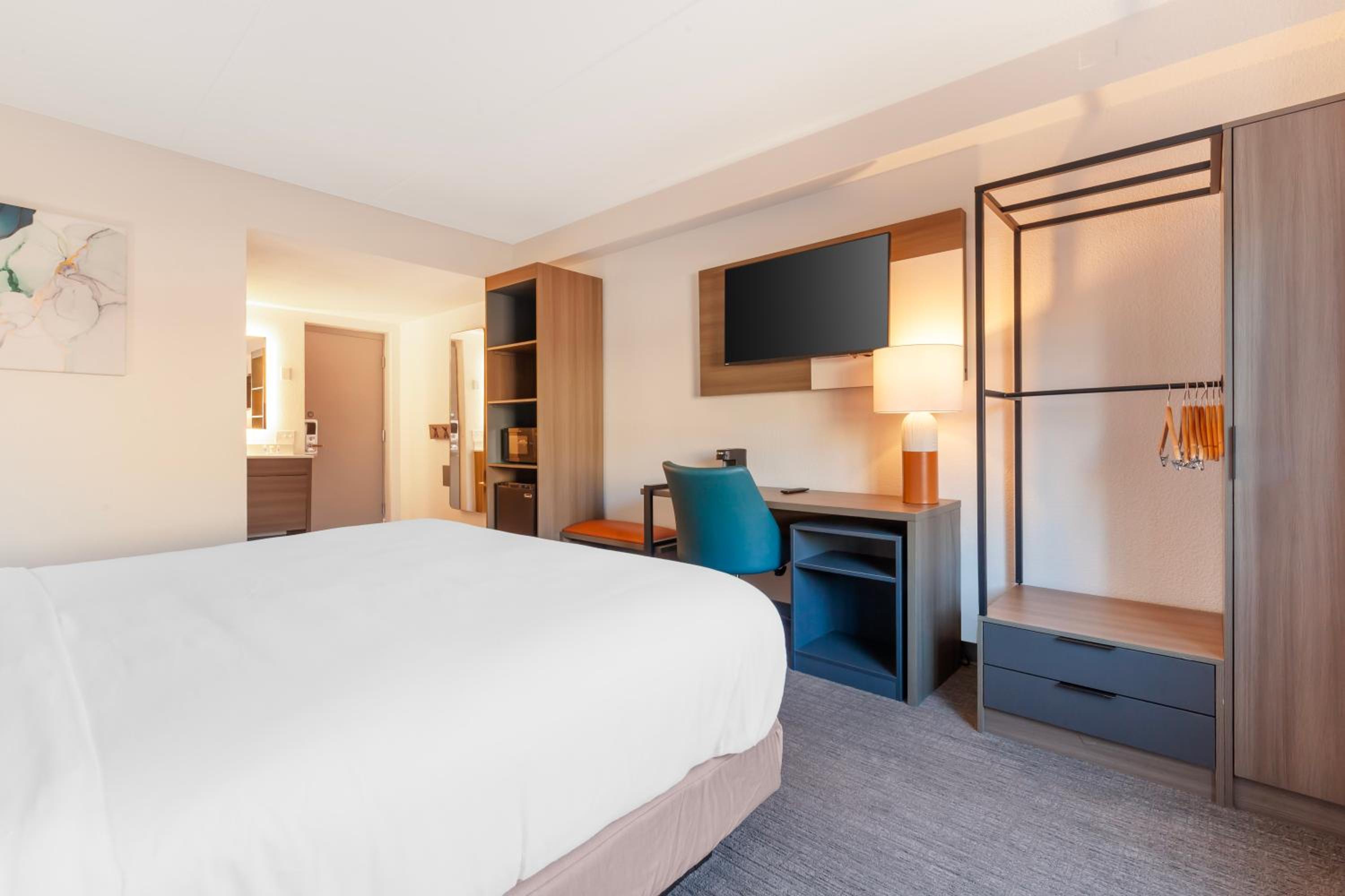 King Room - Non-Smoking - Photo 1