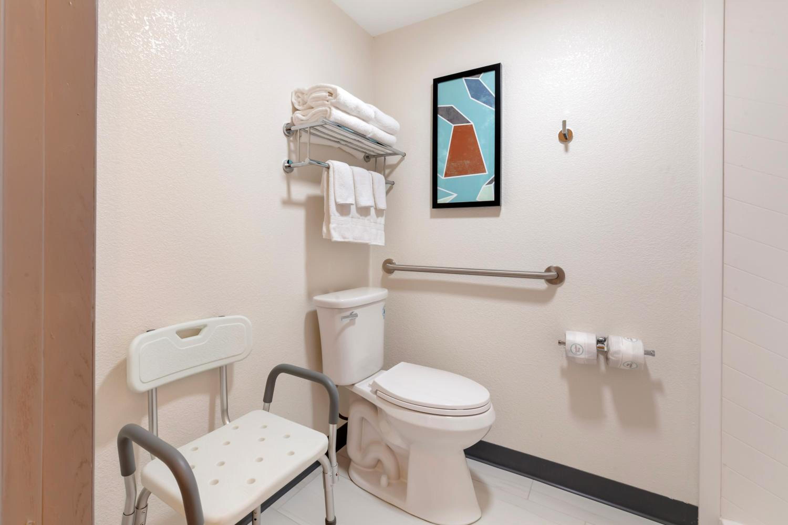 King Room - Accessible/Non Smoking - Photo 4