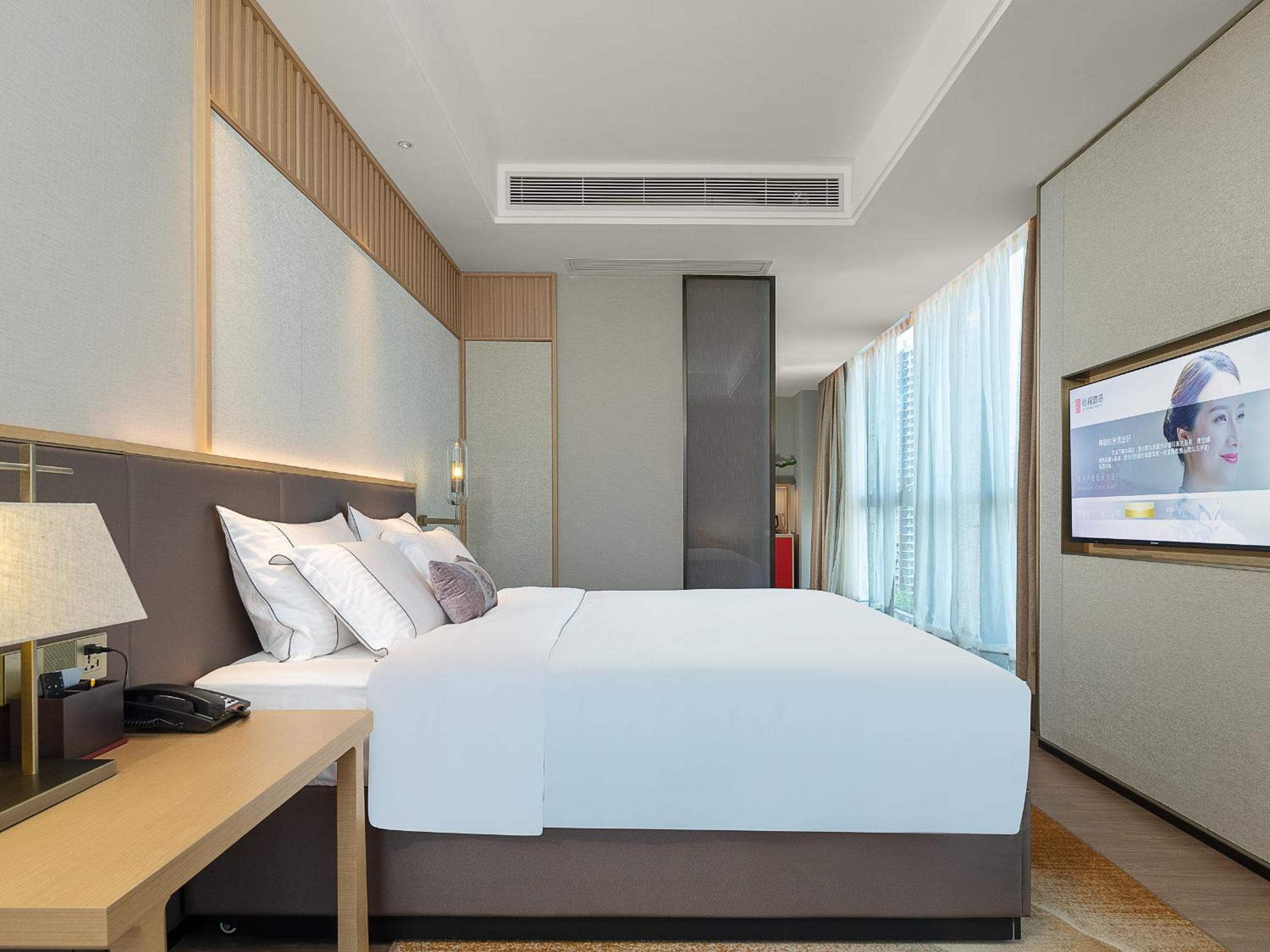 City View Queen Room