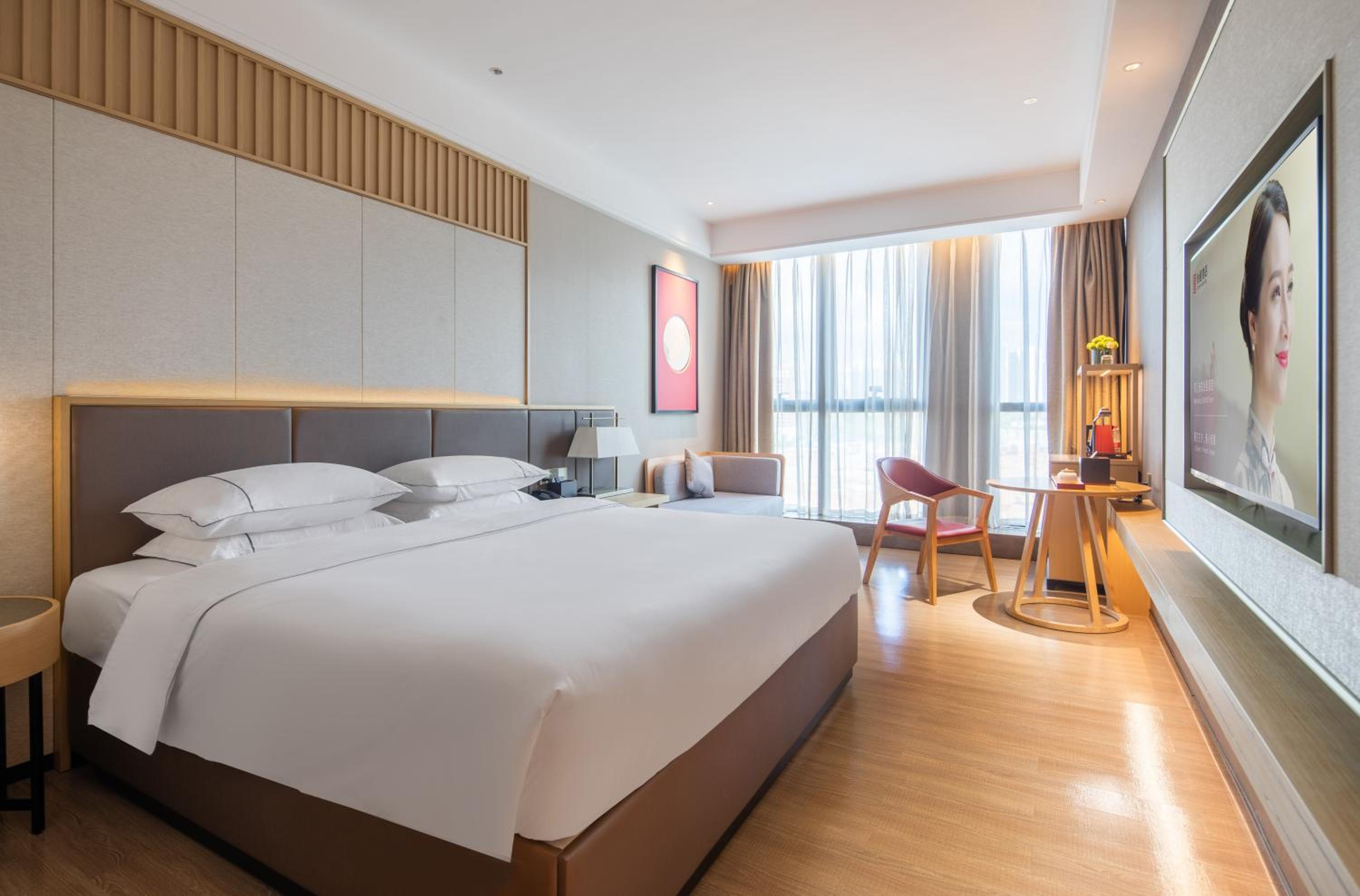Deluxe Queen Room