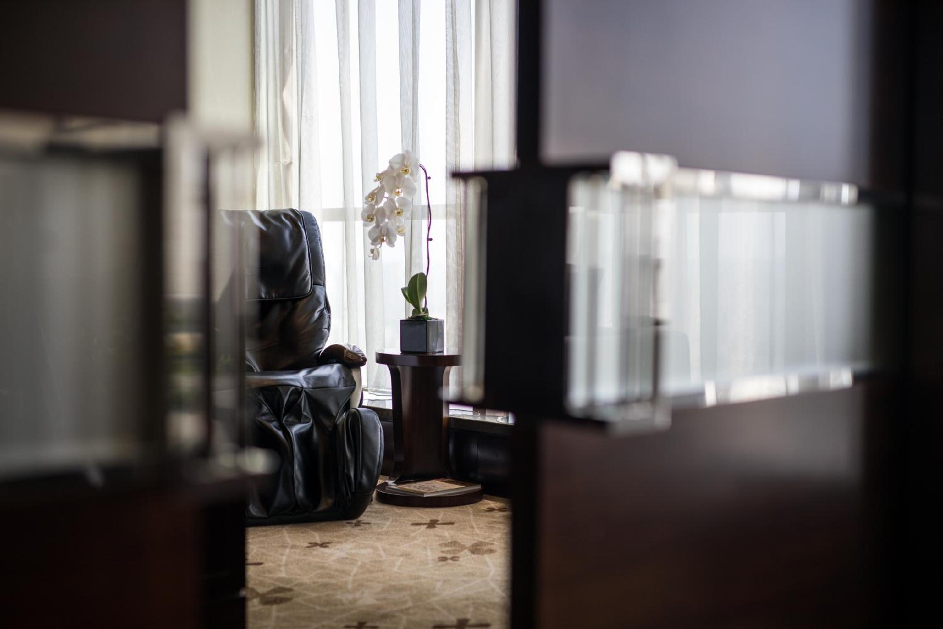 Skyline Escape Suite, Club lounge access, Suite, 1 King, Guomao CBD view (Close to Pop Mart Paradise,34th floor Executive Lounge happy hour - hot food buffet and free-flow drinks + 50% discount on dining at Seasonal Taste)