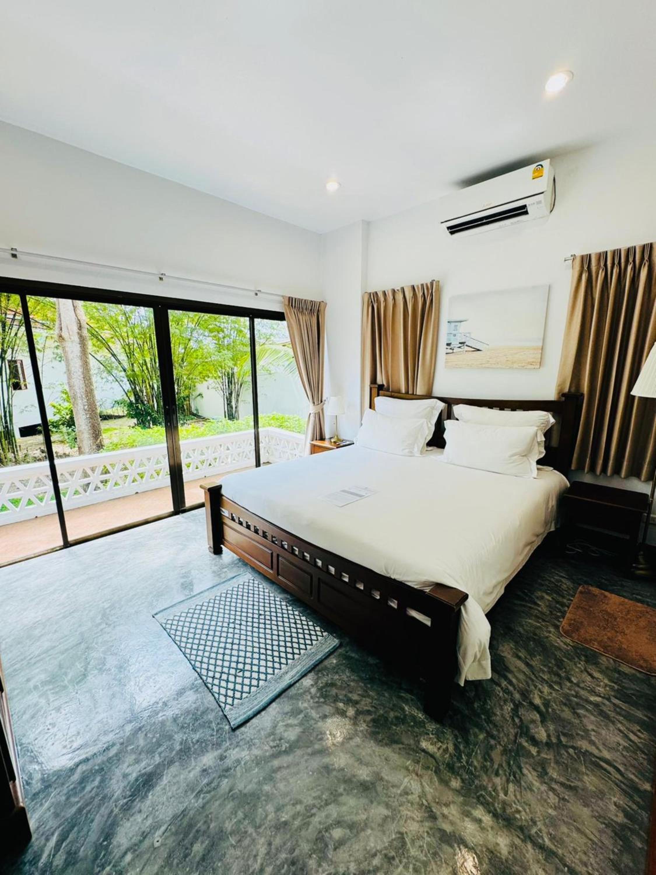 Villa photo 2