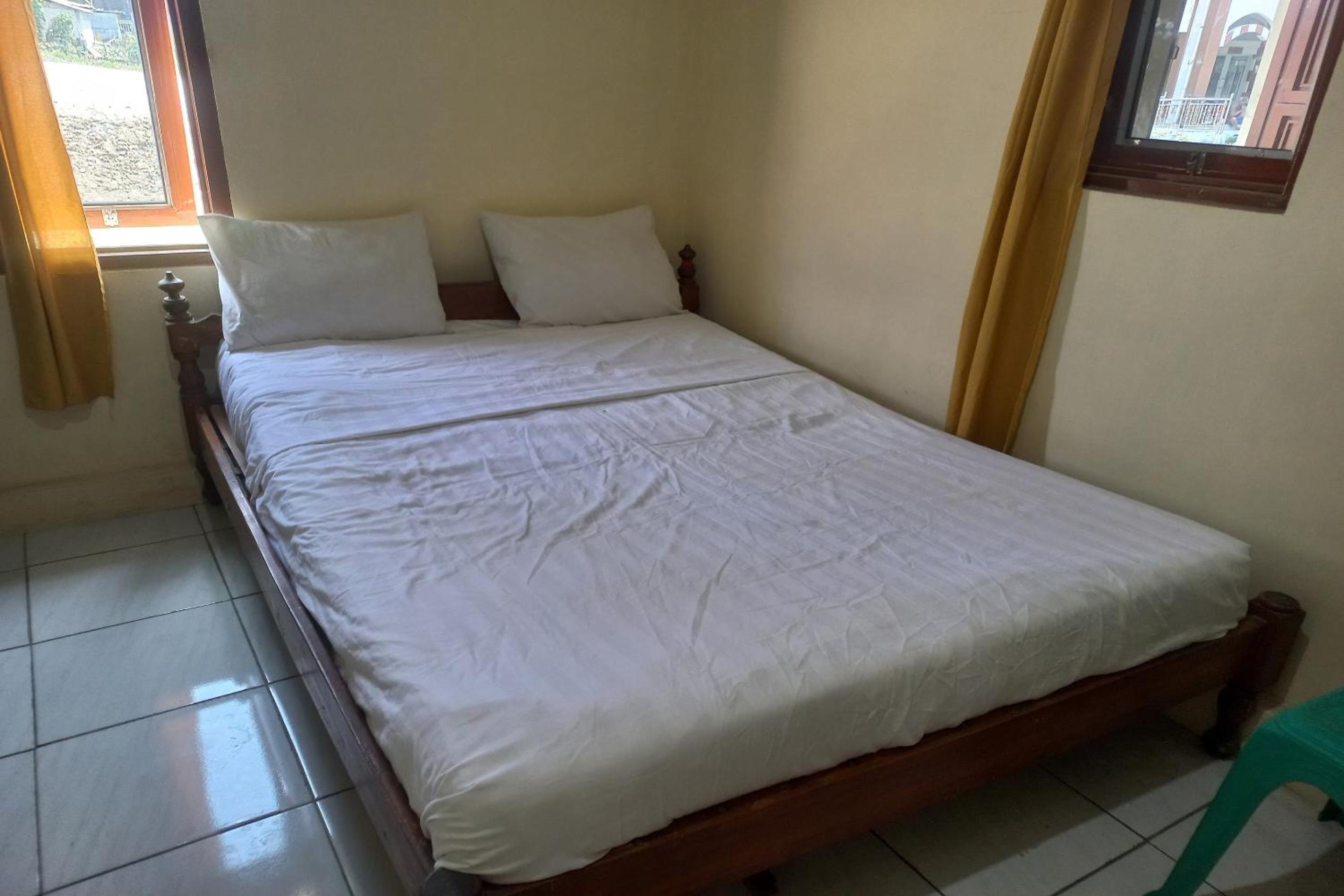 Budget Double Room photo 2