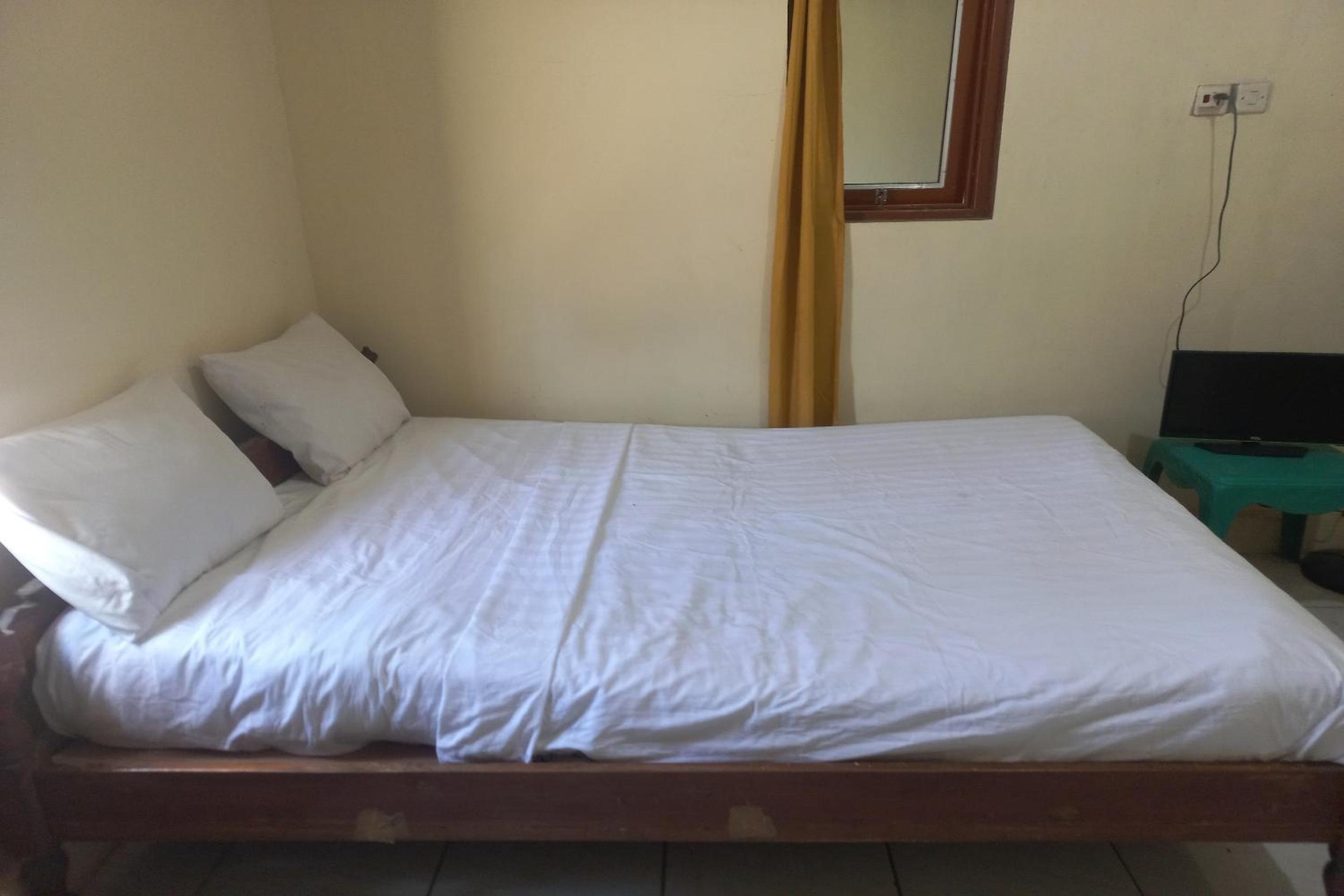 Budget Double Room photo 3