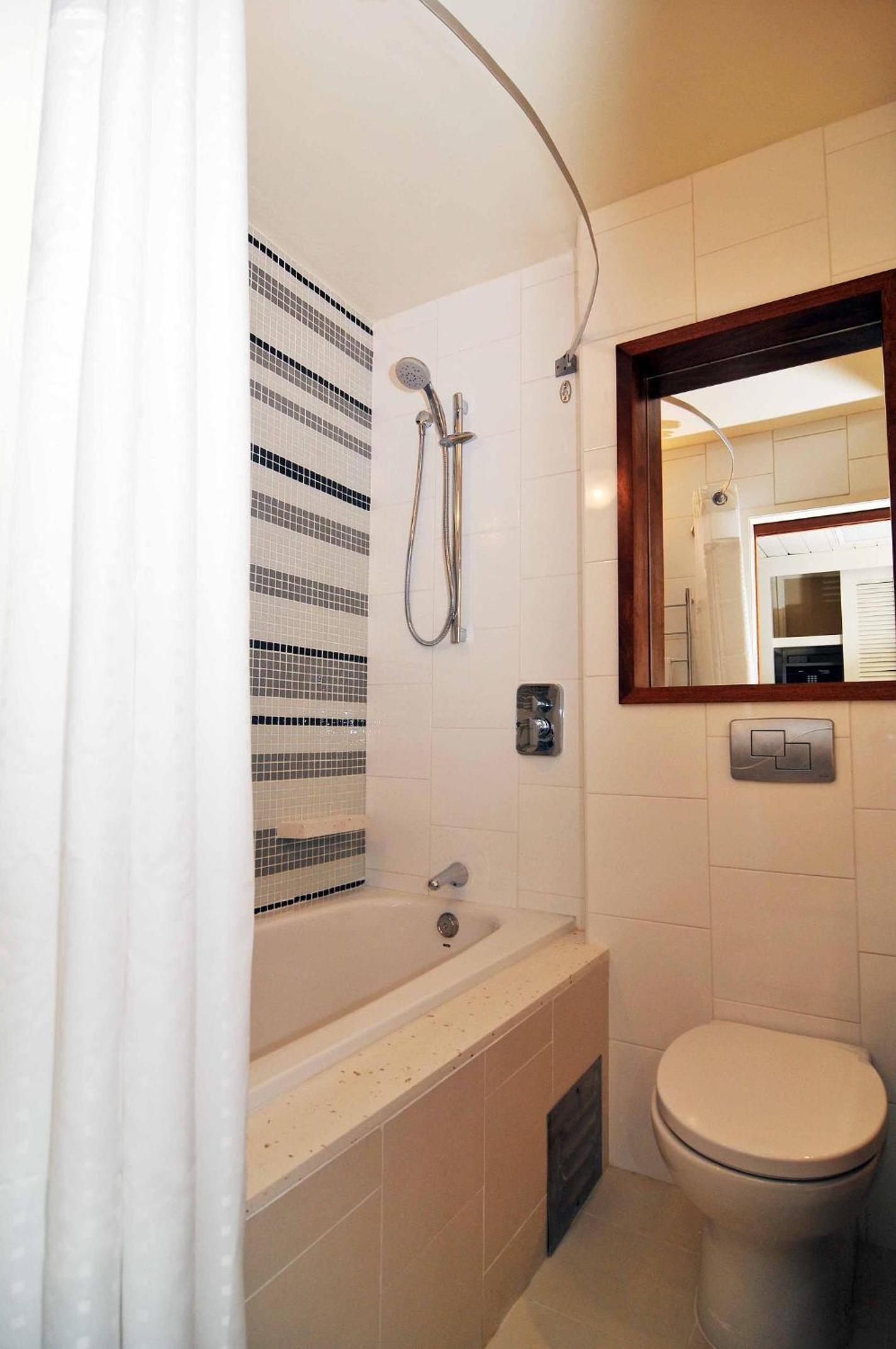 Standard King Room - Photo 4
