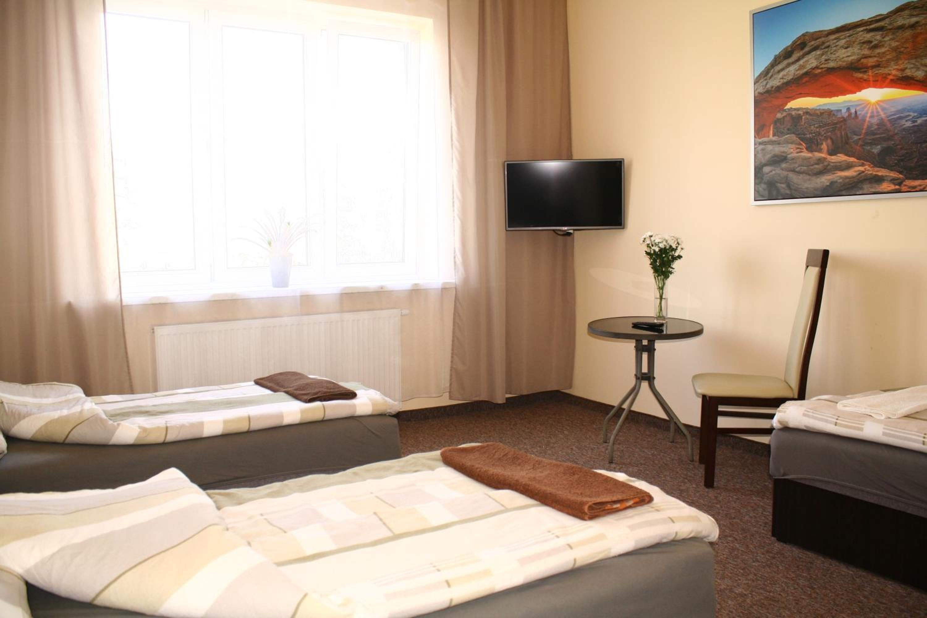 Triple Room with Bathroom - Photo 12