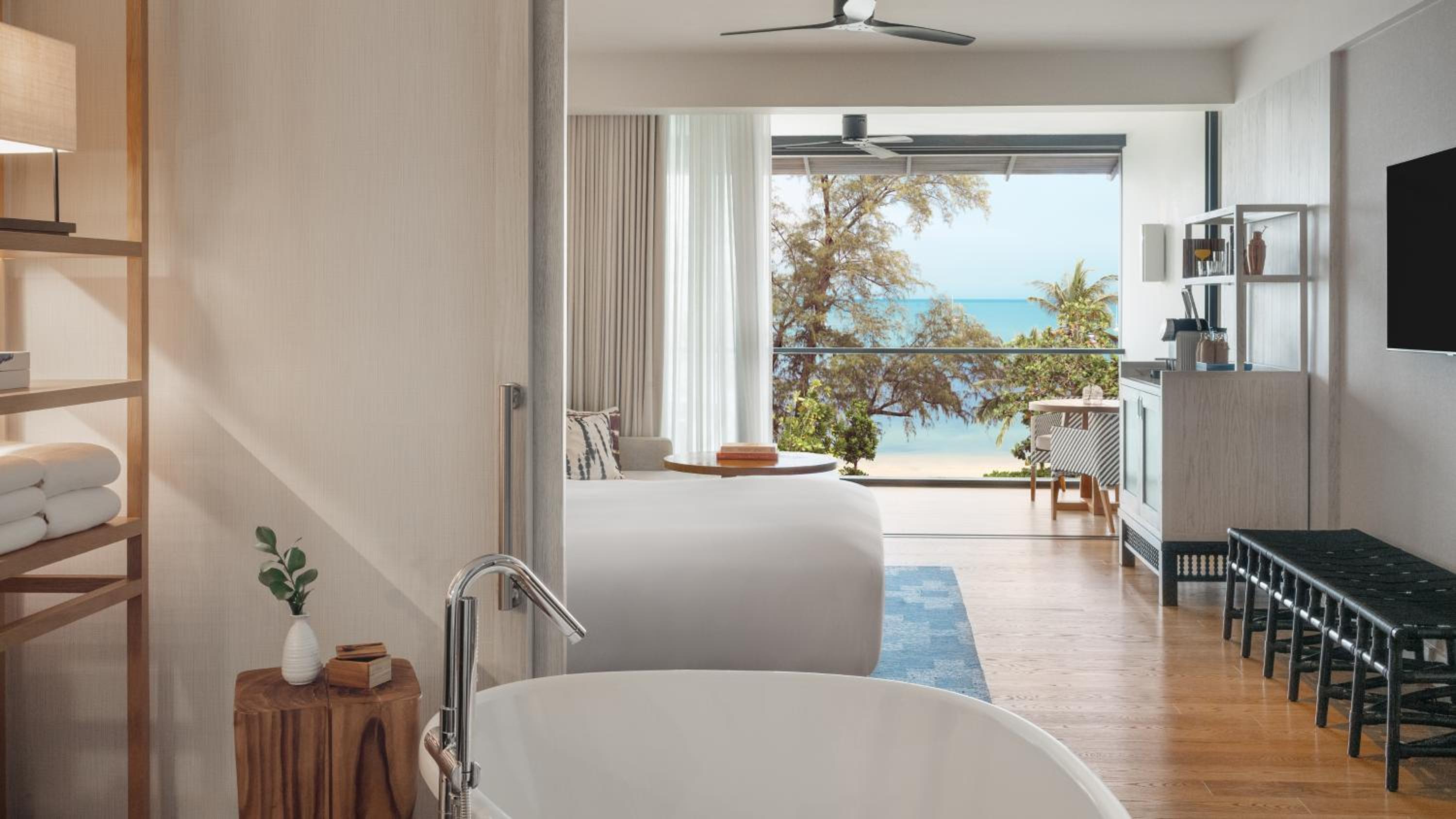 Essential King Room with Sea View - Photo 1
