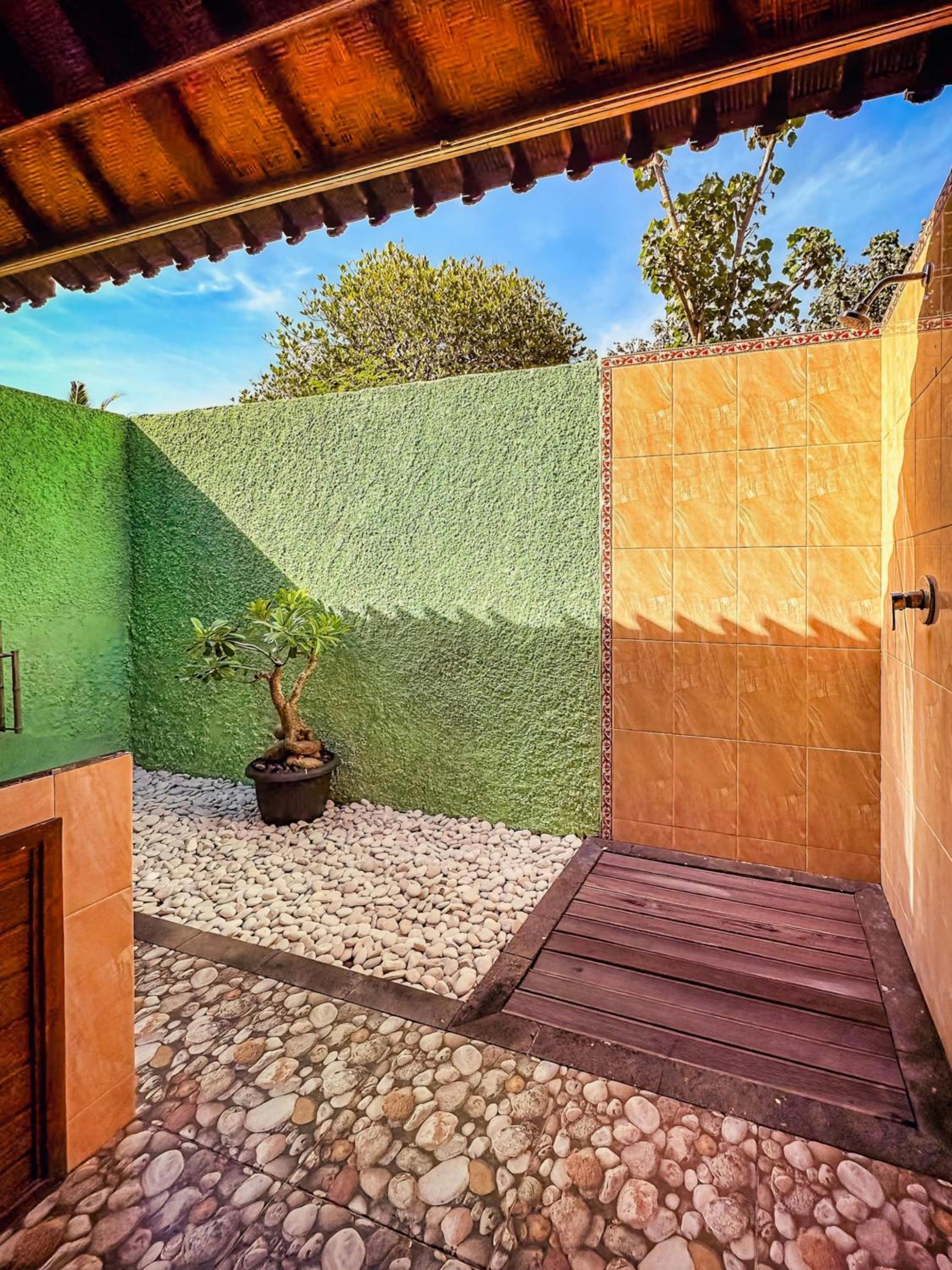Deluxe Double Room with Balcony - Photo 2