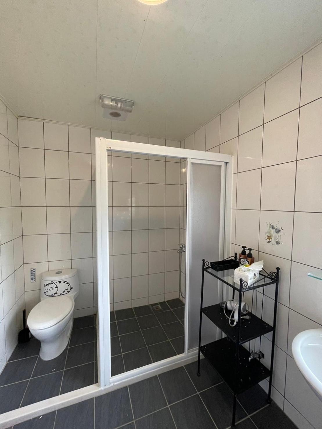 Quadruple Room with Private Bathroom photo 3