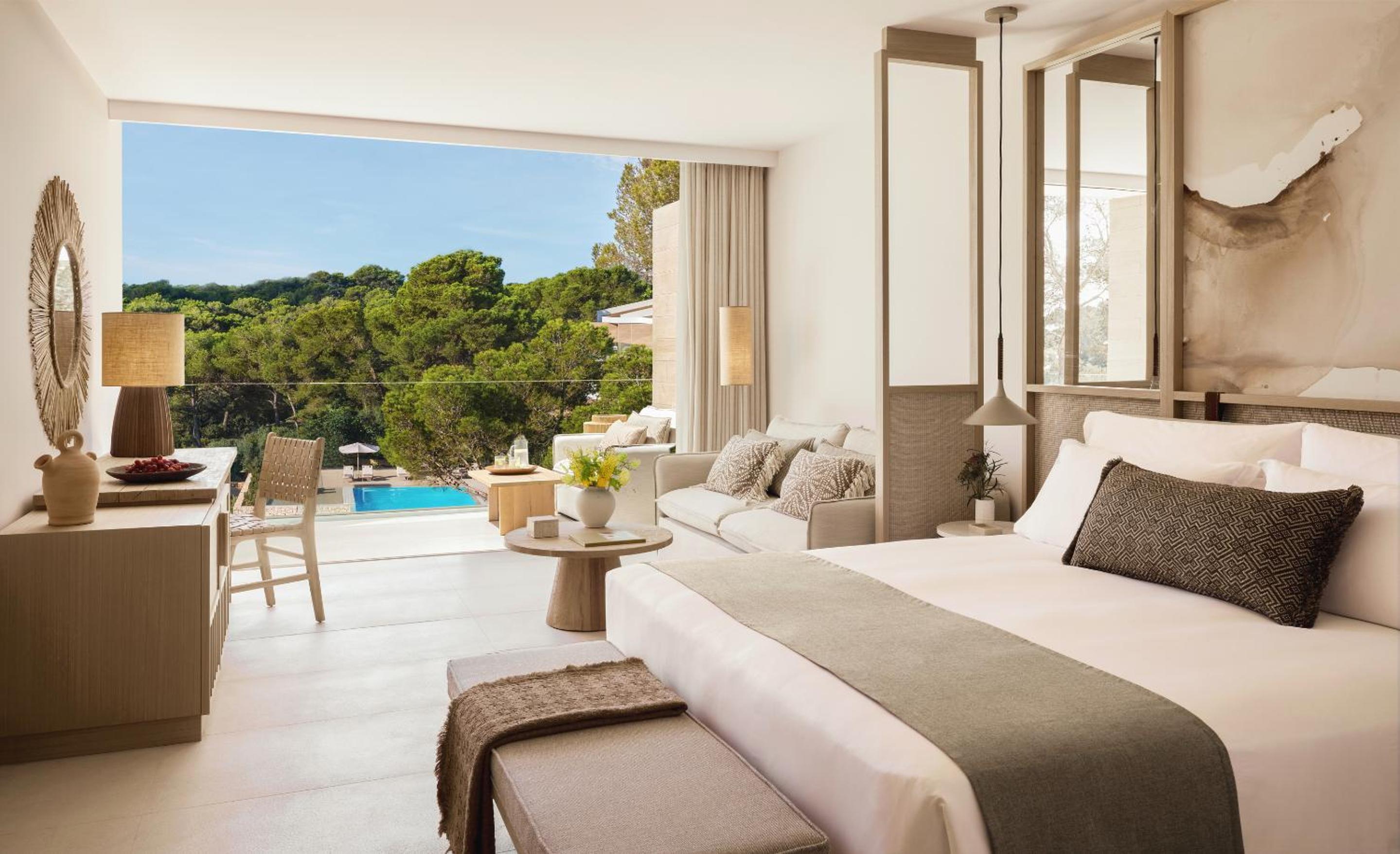 Suite Junior con vista a la piscina