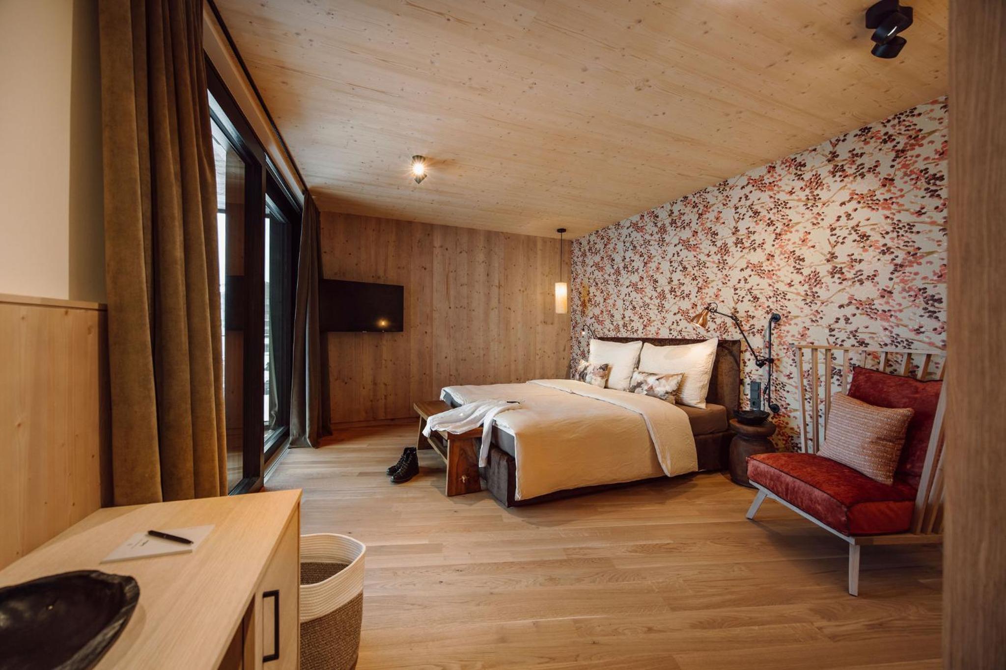 Junior Suite with Mountain View photo 2