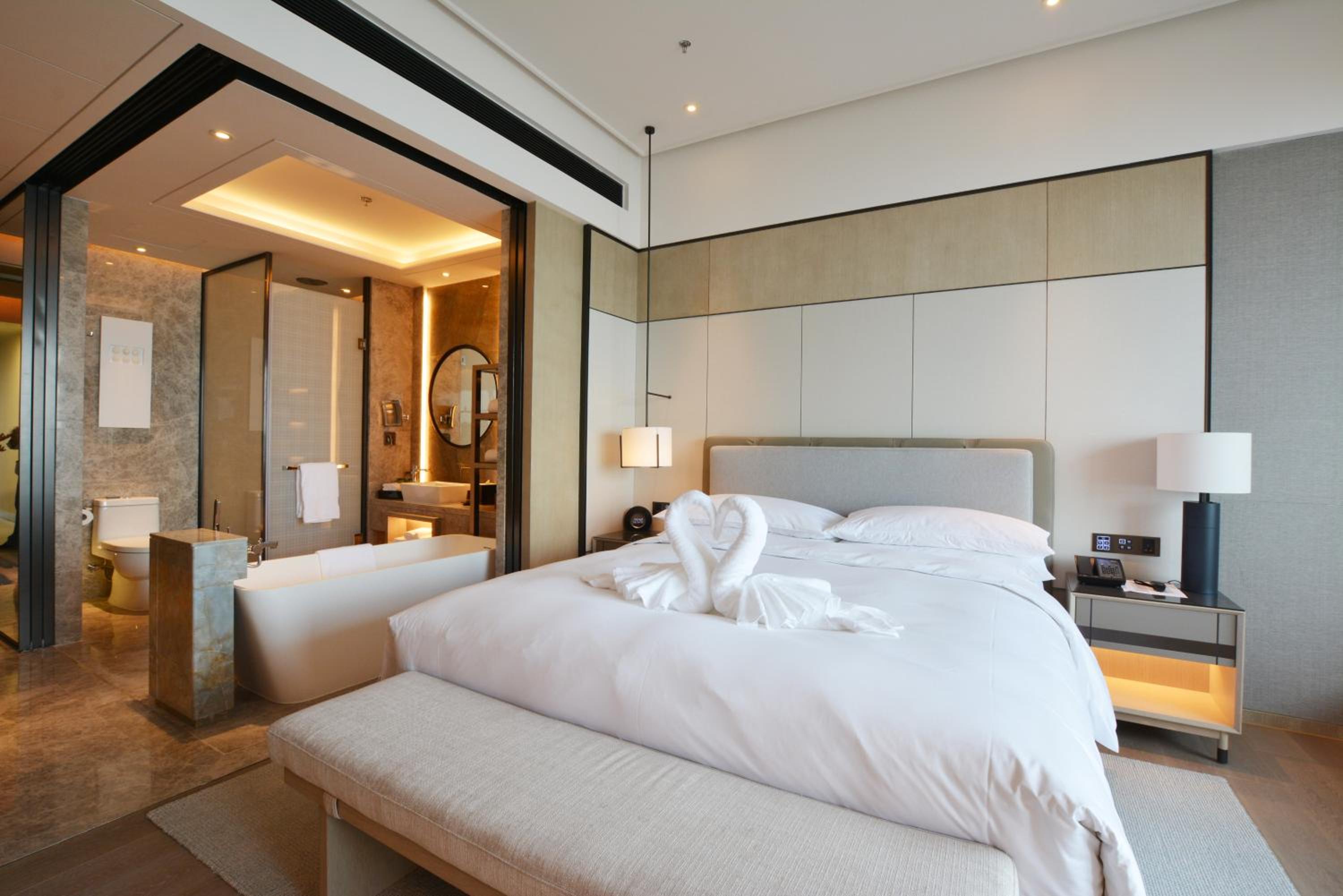 Ocean View Deluxe King Room - Photo 2