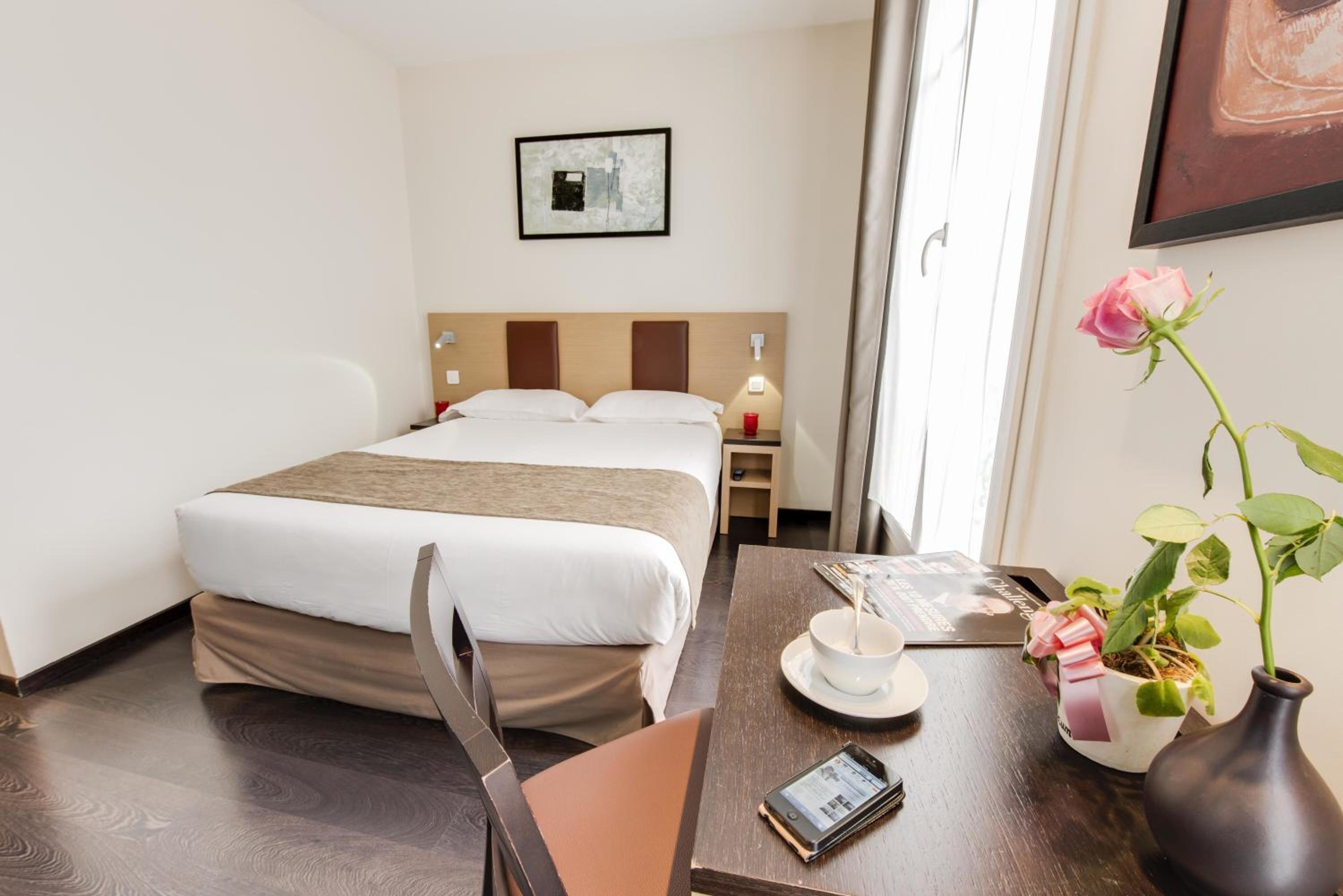 Superior Double or Twin Room thumbnail 6