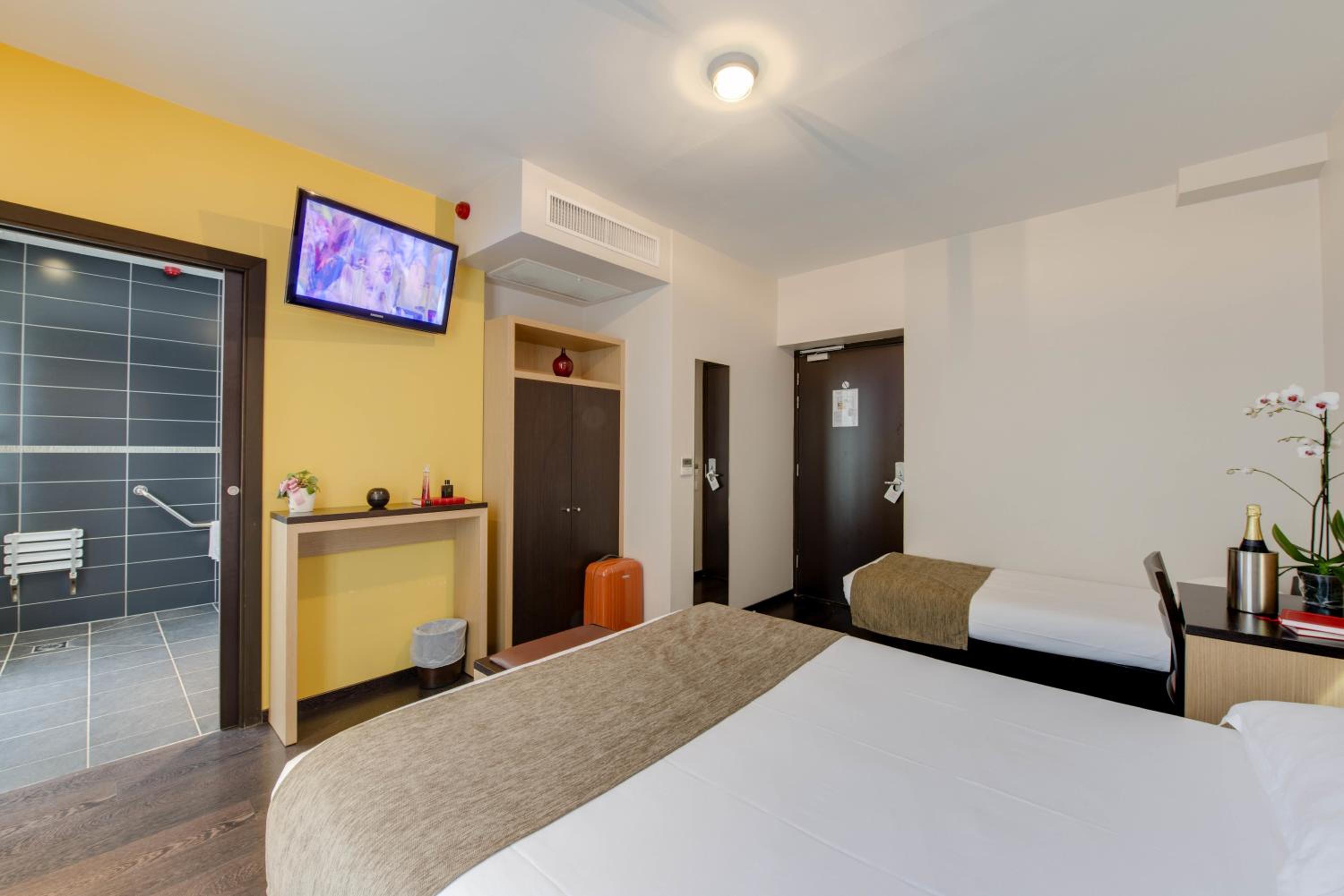 Triple Room